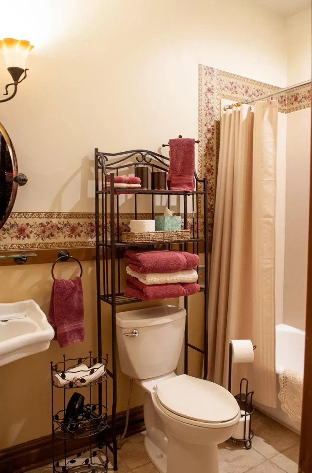 Shower, Bathroom in The Historic Wolf Hotel