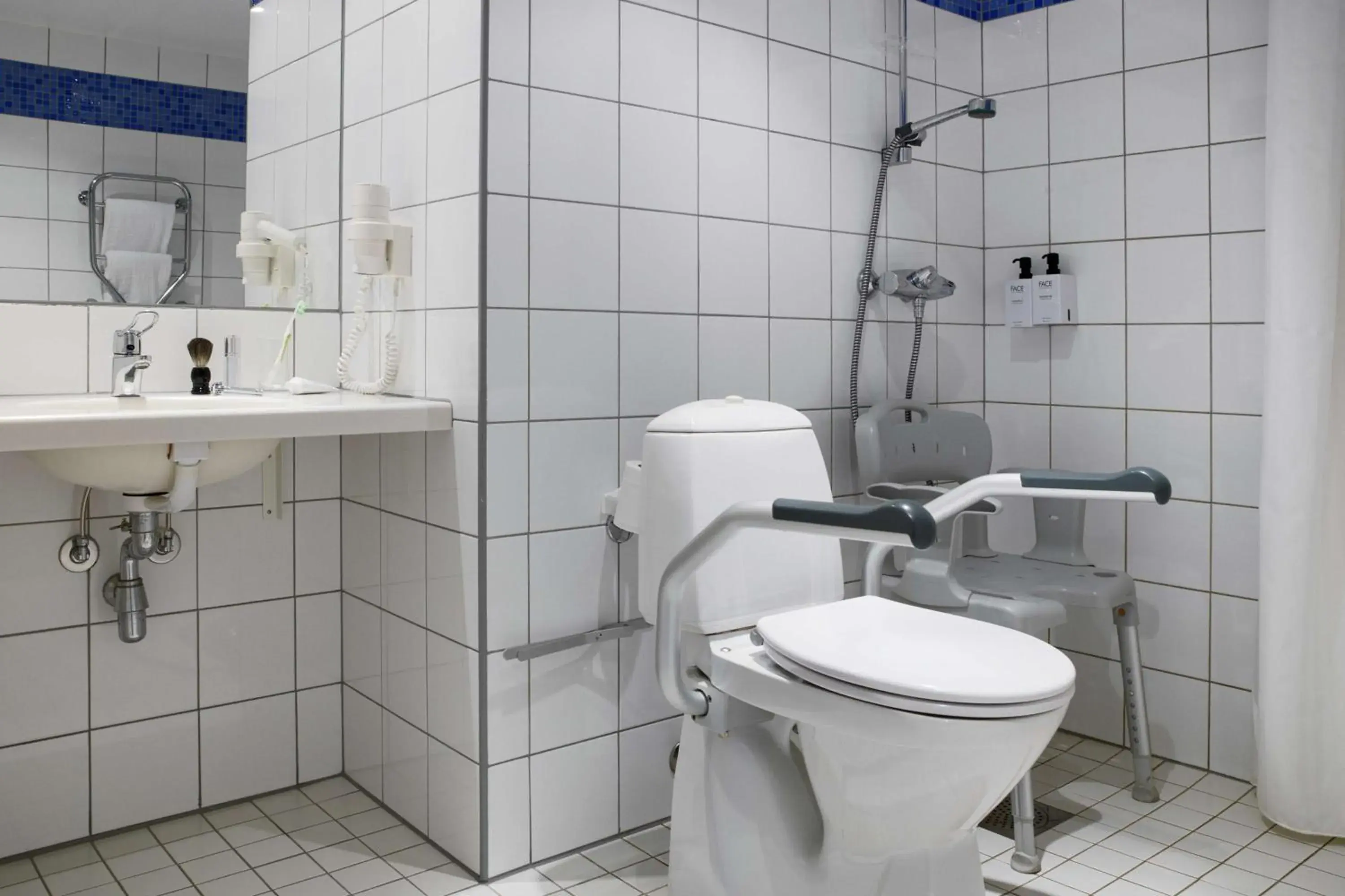 Bathroom in Scandic Nidelven