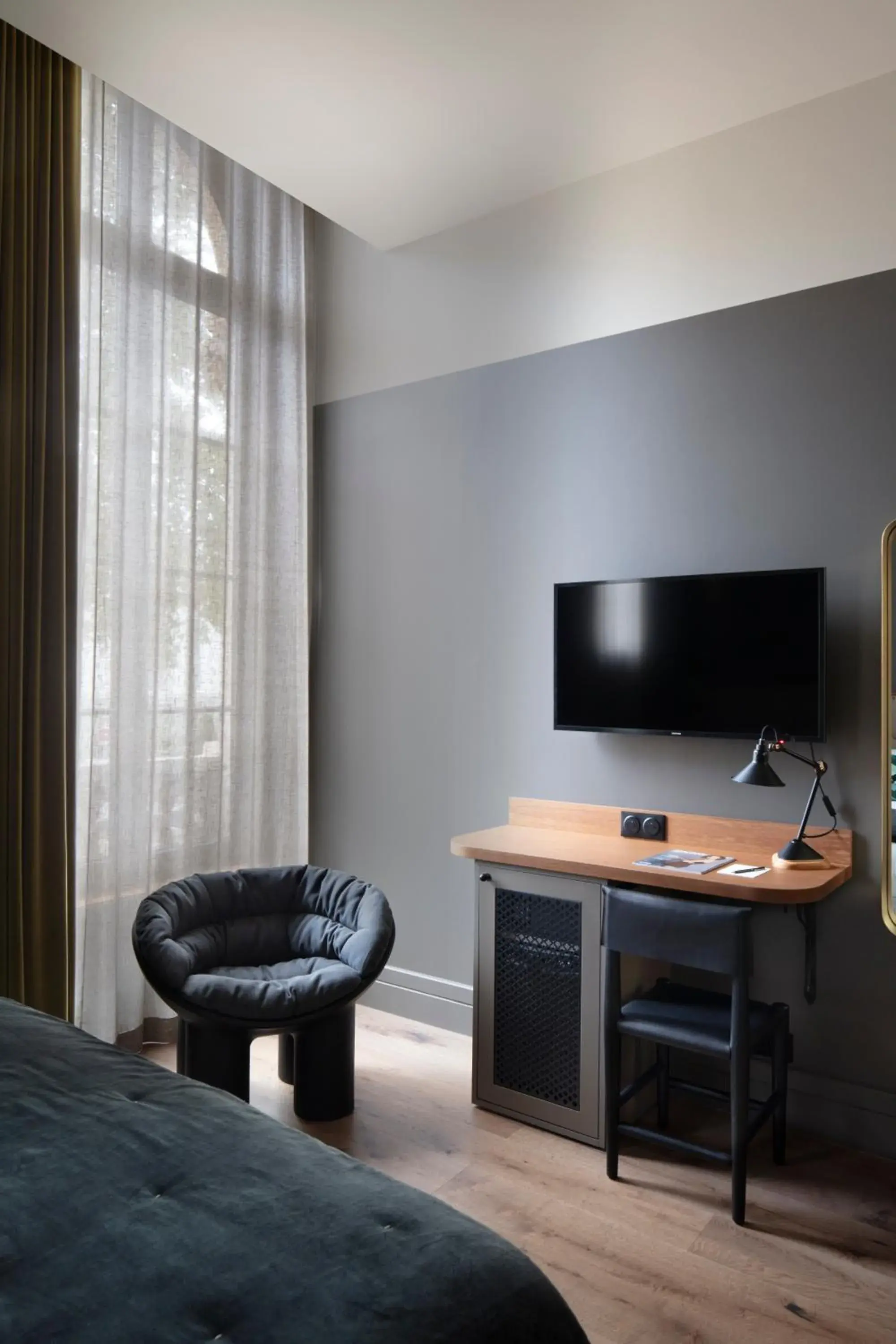 Seating area, TV/Entertainment Center in Hôtel de l'Abbaye Lyon - Boutique Hôtel