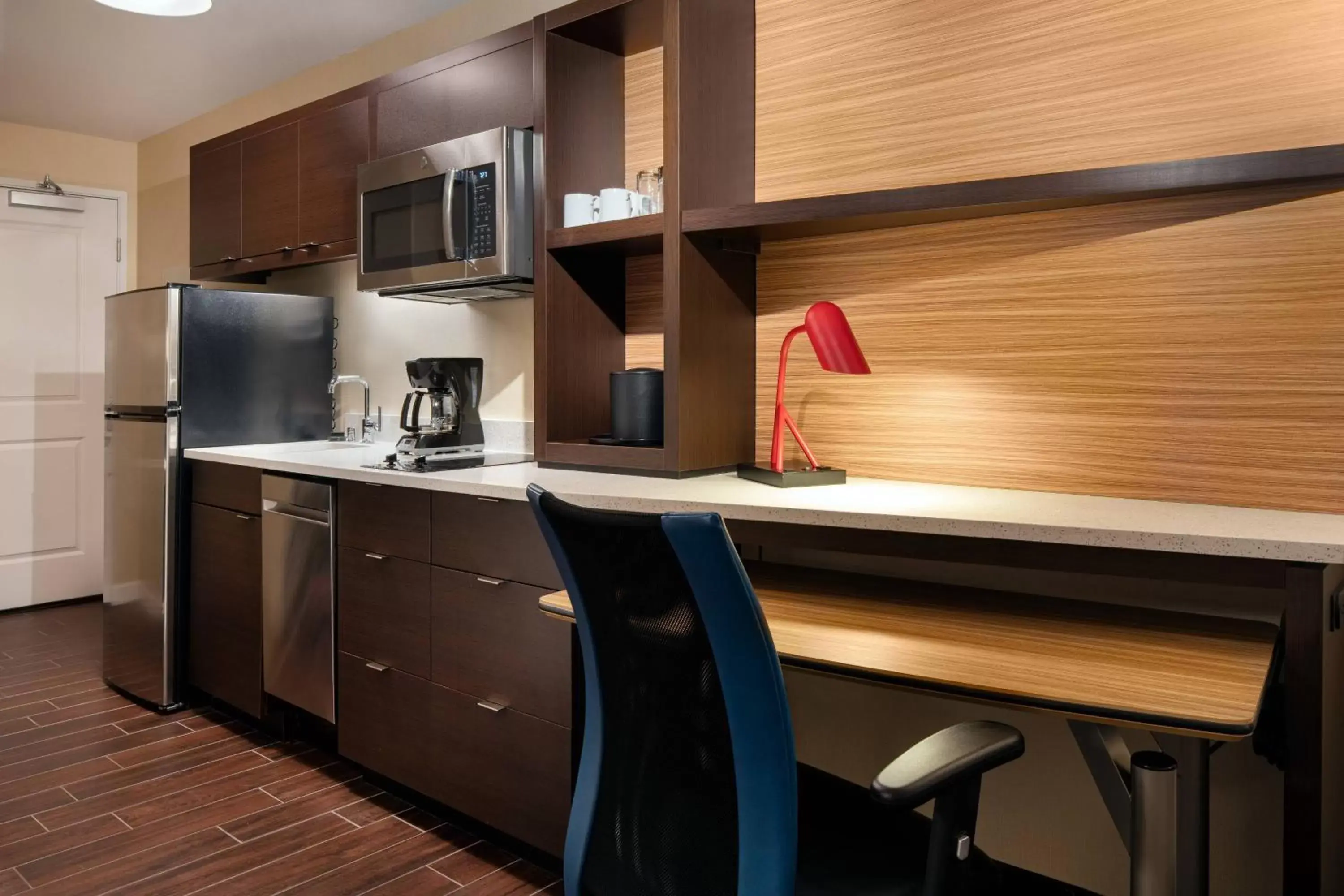 Photo of the whole room, Kitchen/Kitchenette in TownePlace Suites Fresno Clovis