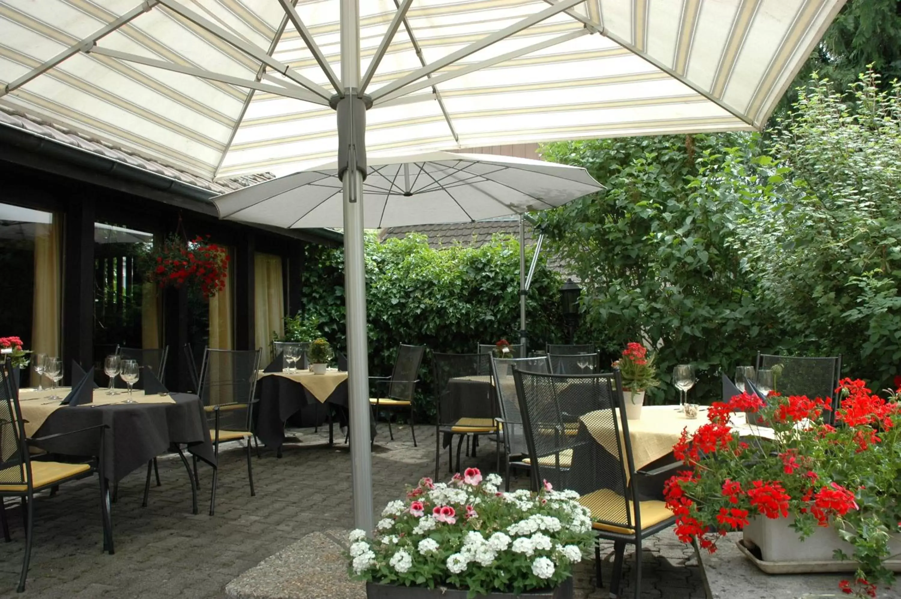 Balcony/Terrace, Restaurant/Places to Eat in Hotel Gasthaus Hirschen