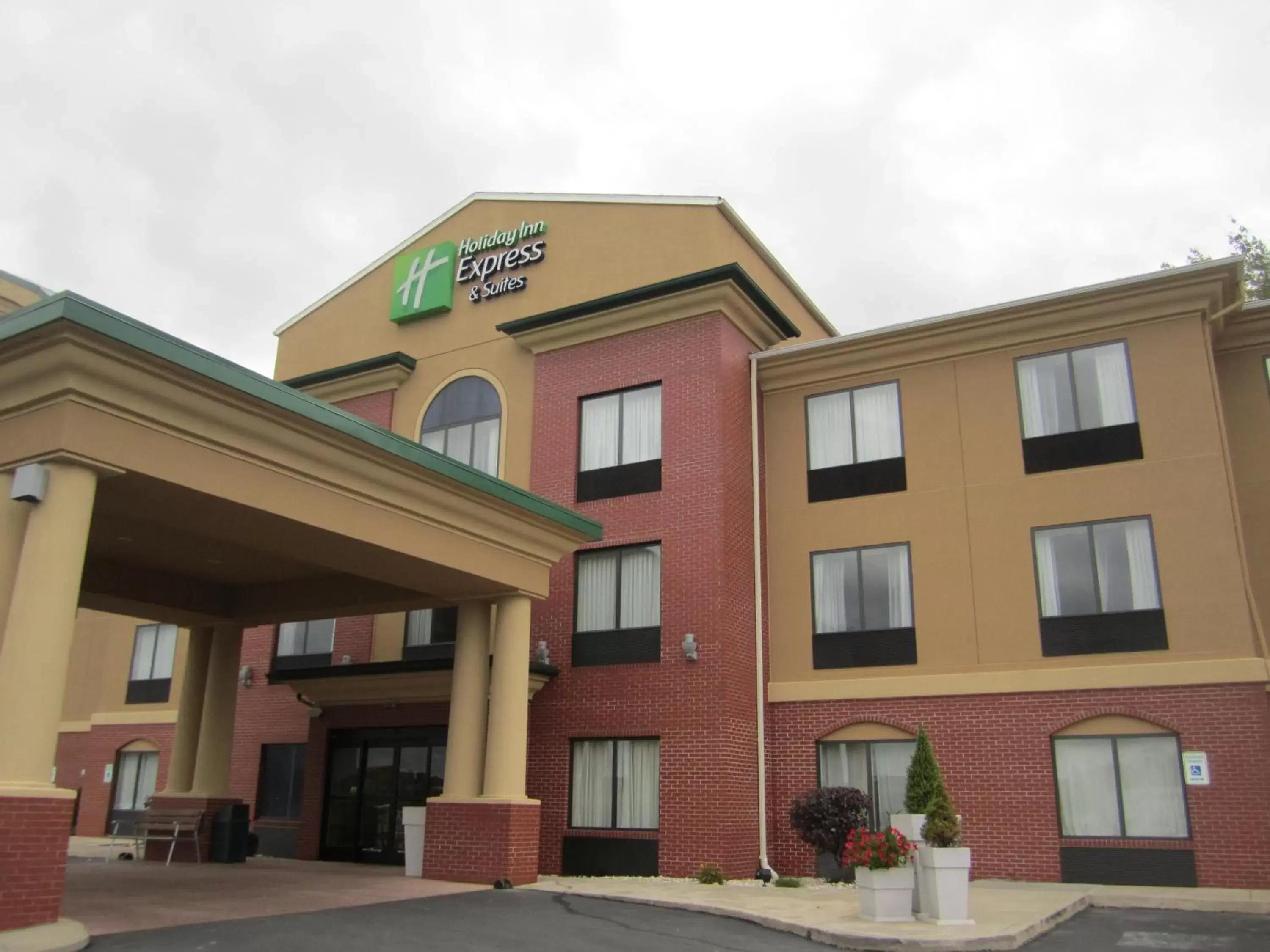 Property building in Holiday Inn Express Hotel & Suites Dubois, an IHG Hotel