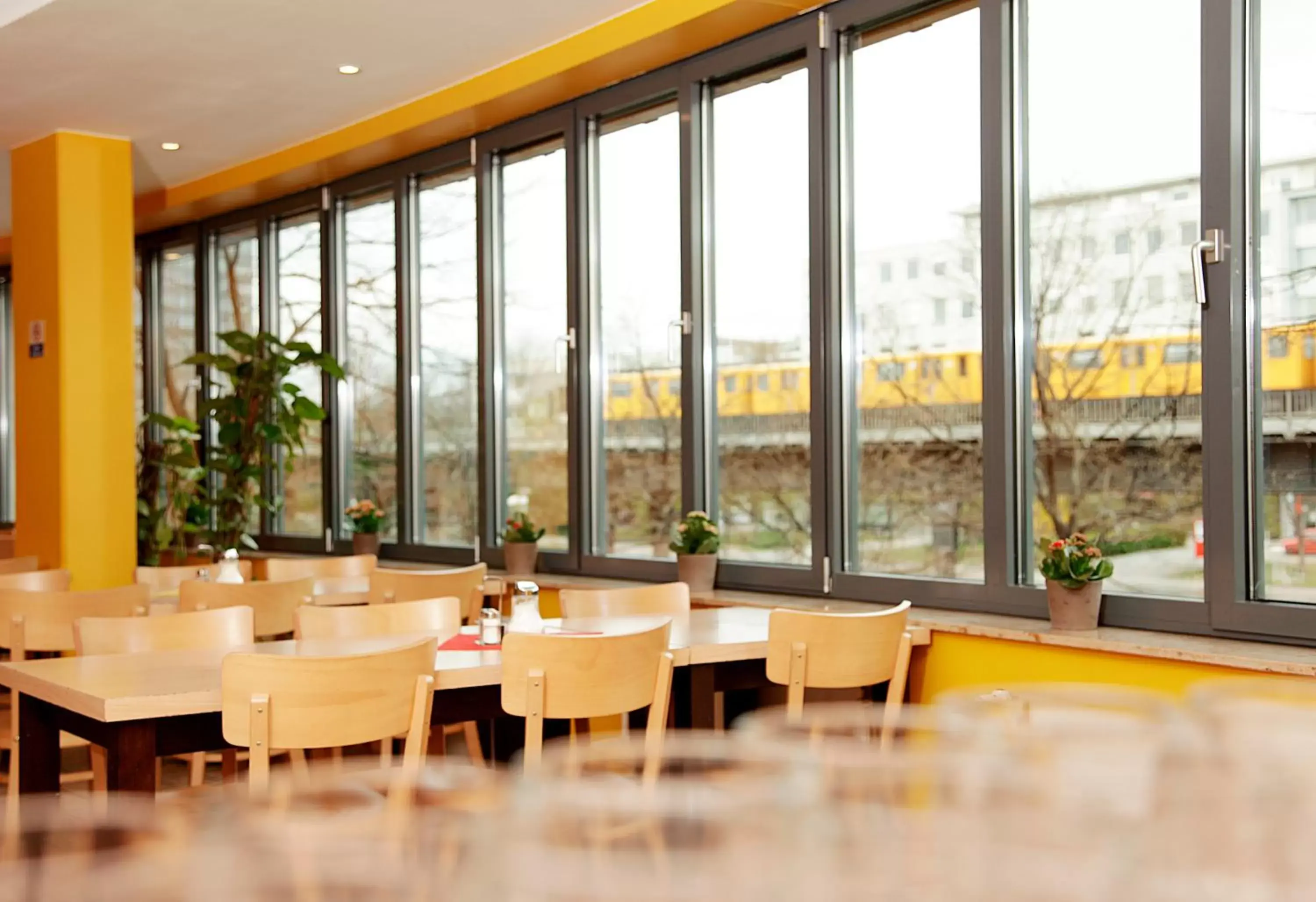 Restaurant/Places to Eat in acama Hotel & Hostel Kreuzberg
