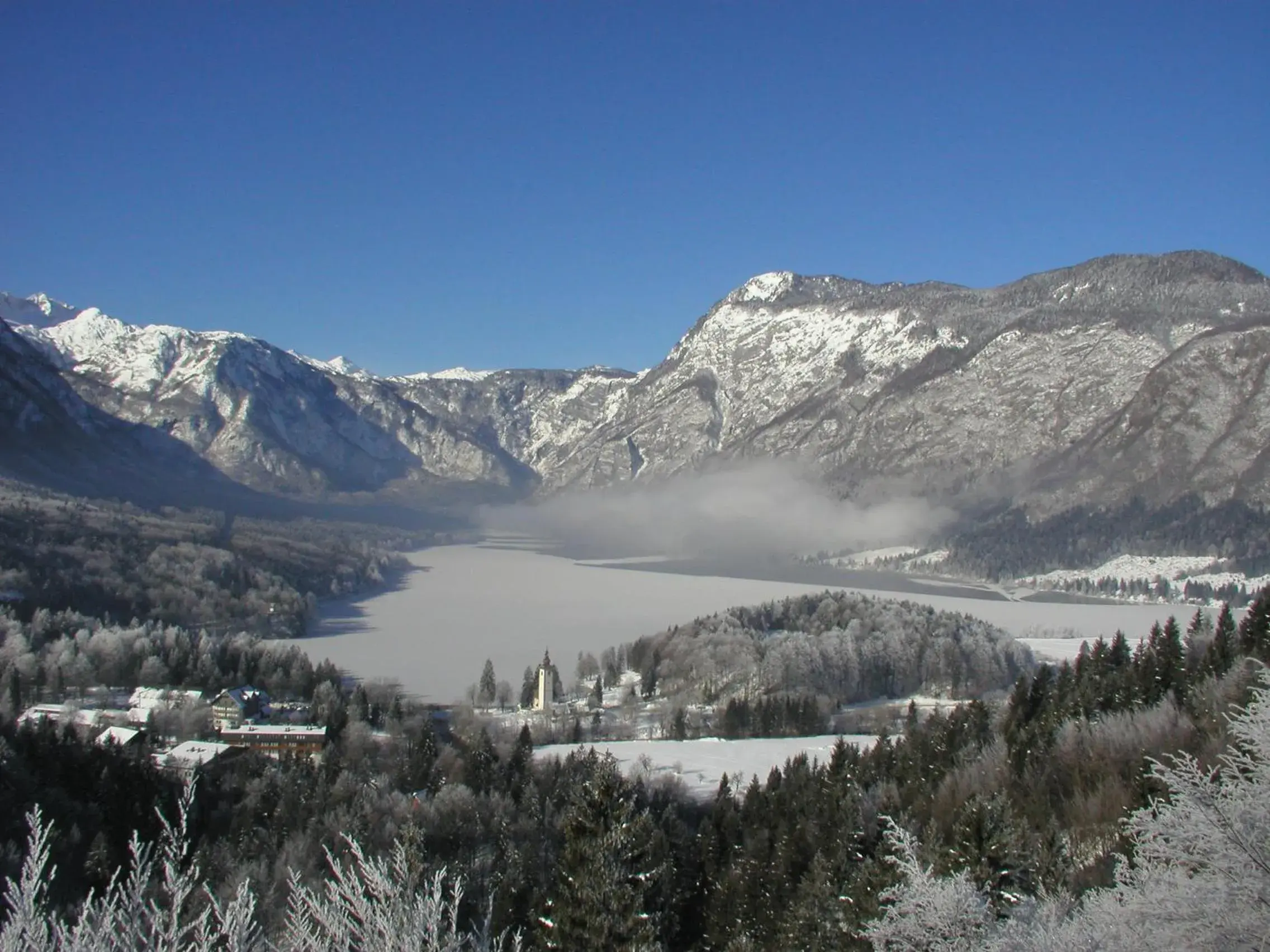 Natural landscape, Winter in Hotel Jezero