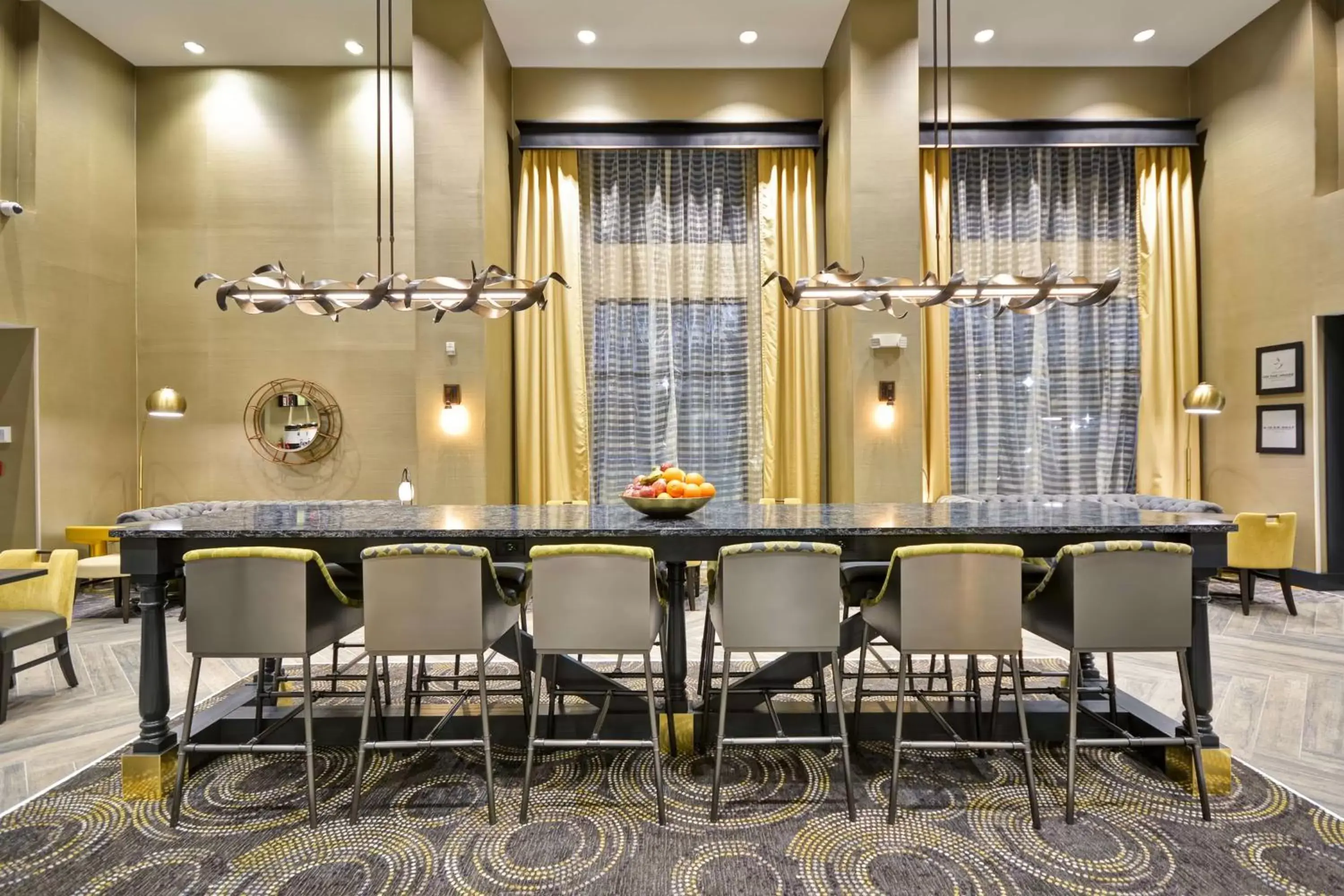 Lobby or reception, Lounge/Bar in Hampton Inn & Suites Detroit/Warren