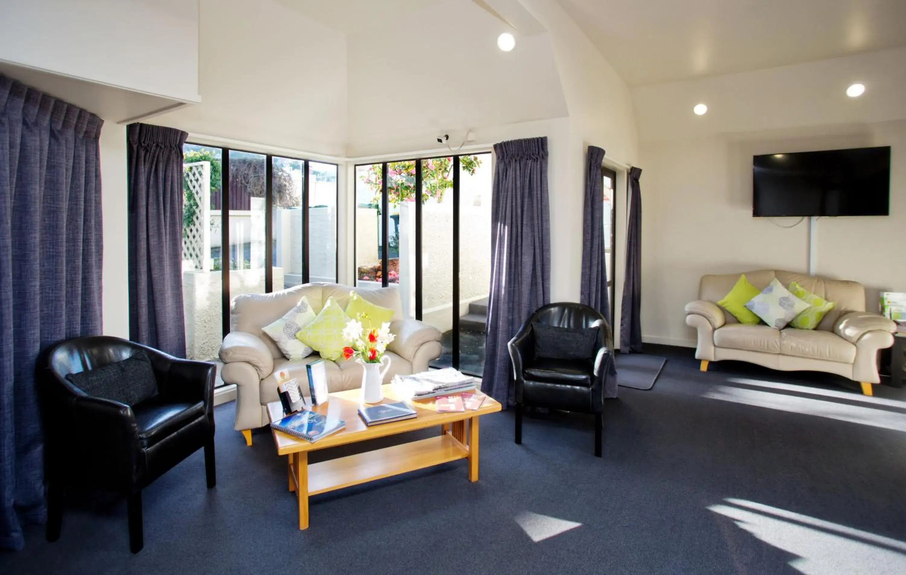 Seating Area in Cable Court Motel