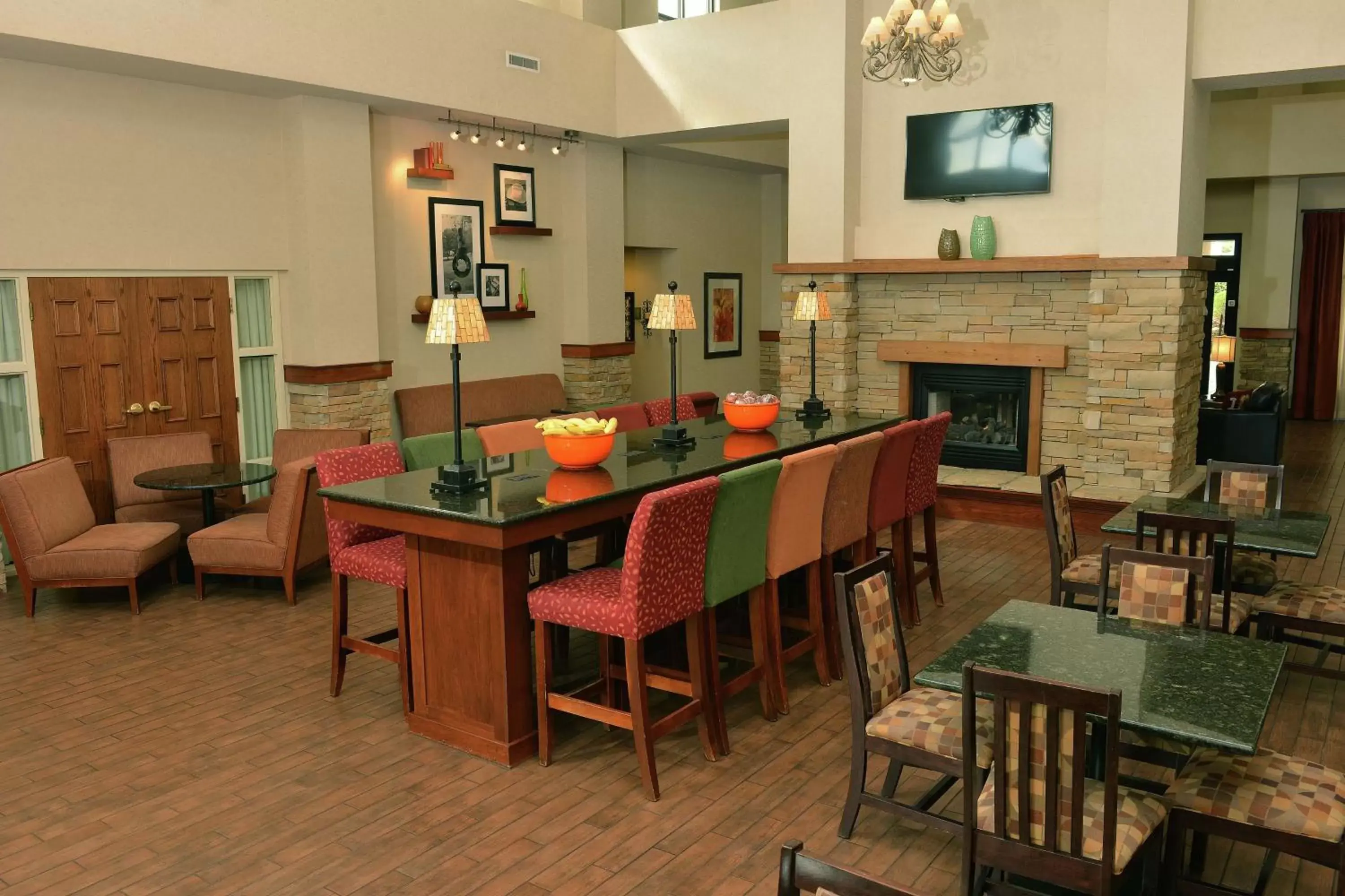 Dining area, Restaurant/Places to Eat in Hampton Inn & Suites Springfield
