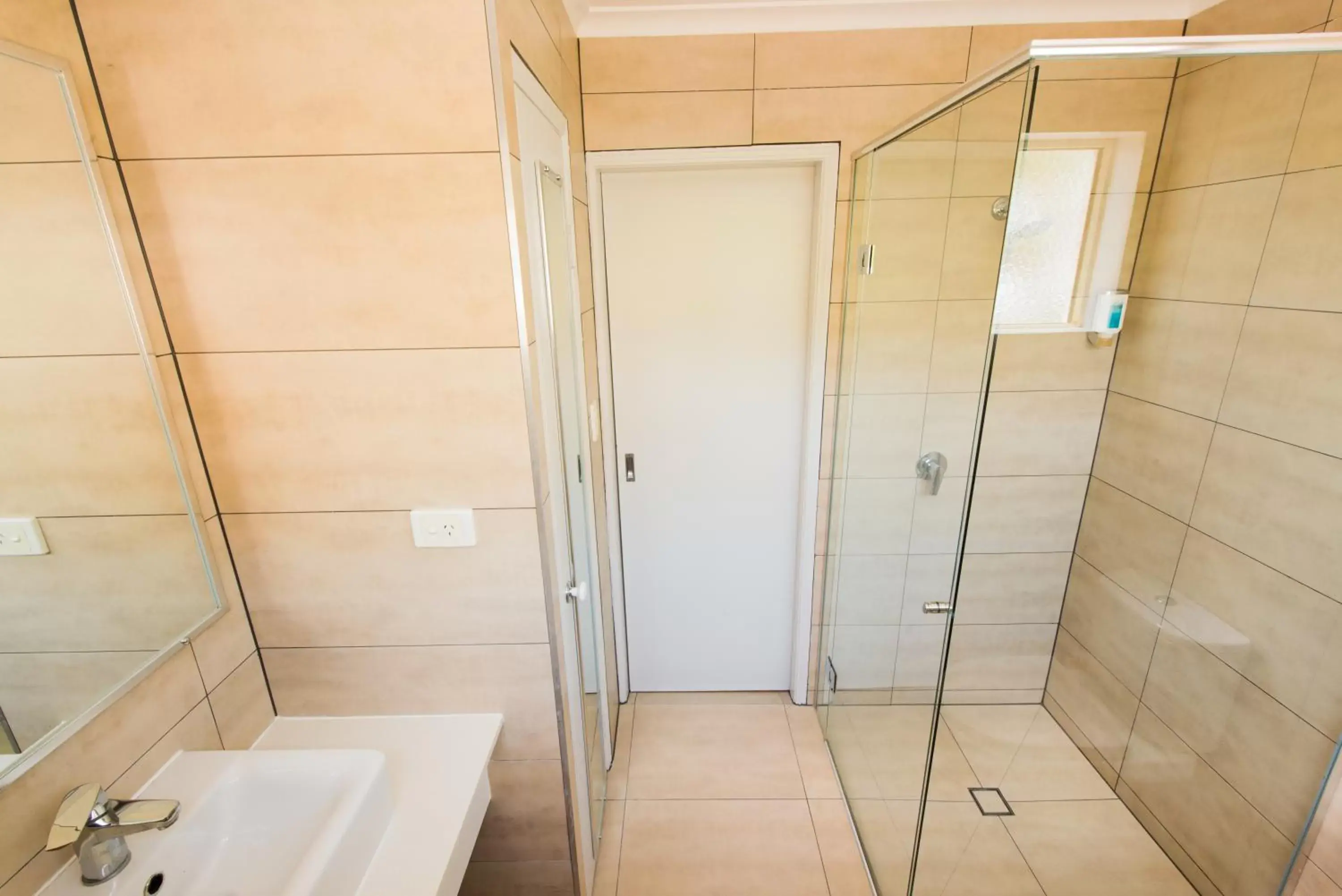 King Room with Garden View in Noosa Sun - On the Noosa River King Room with Garden View in Noosa Sun - On the Noosa River