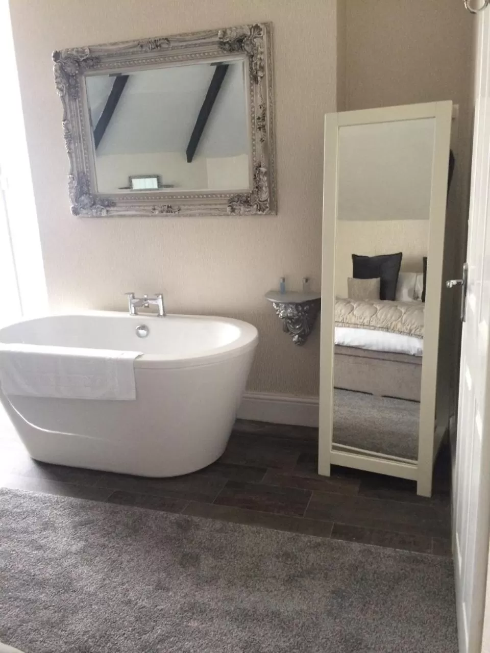 Bathroom in The Whittington and Cat