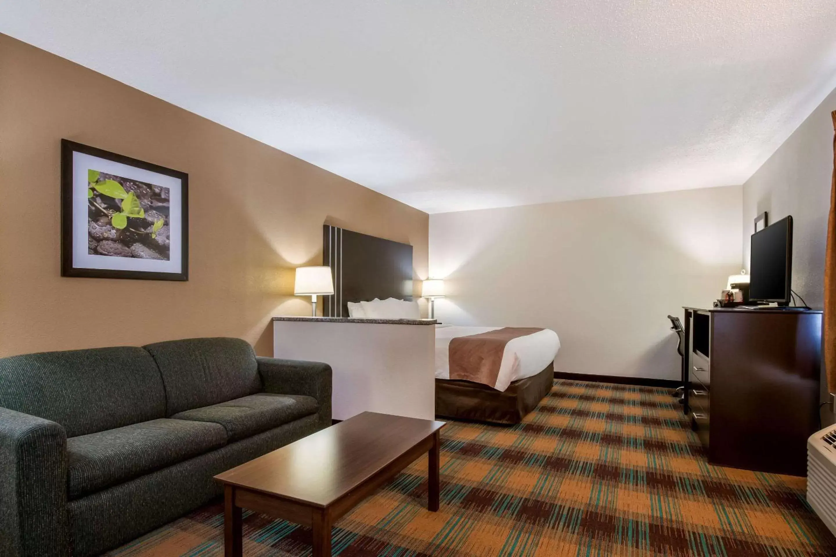 Photo of the whole room, Seating Area in Quality Inn Bloomsburg