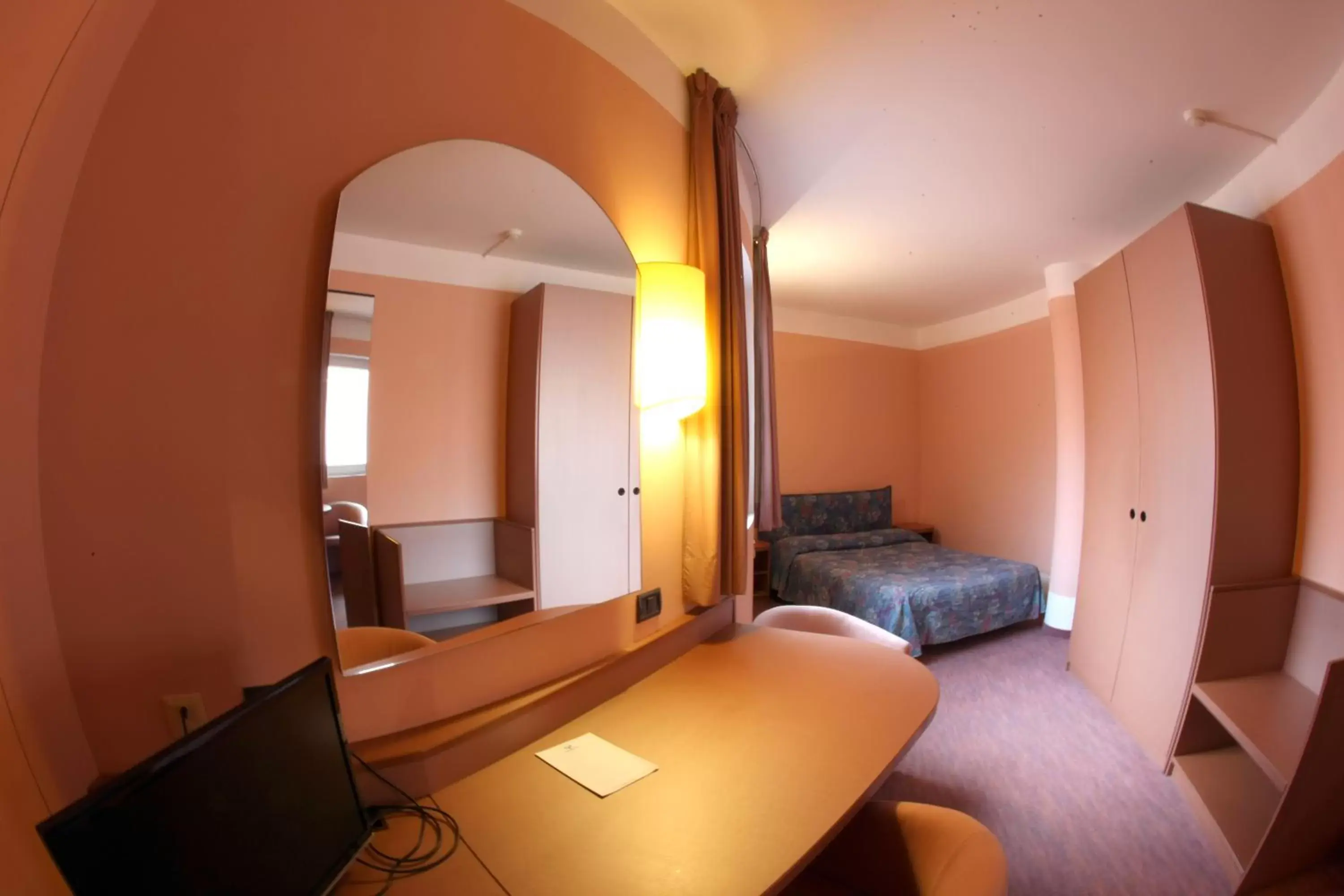 Economy Single Room in Etoile Du Nord Economy Single Room in Etoile Du Nord