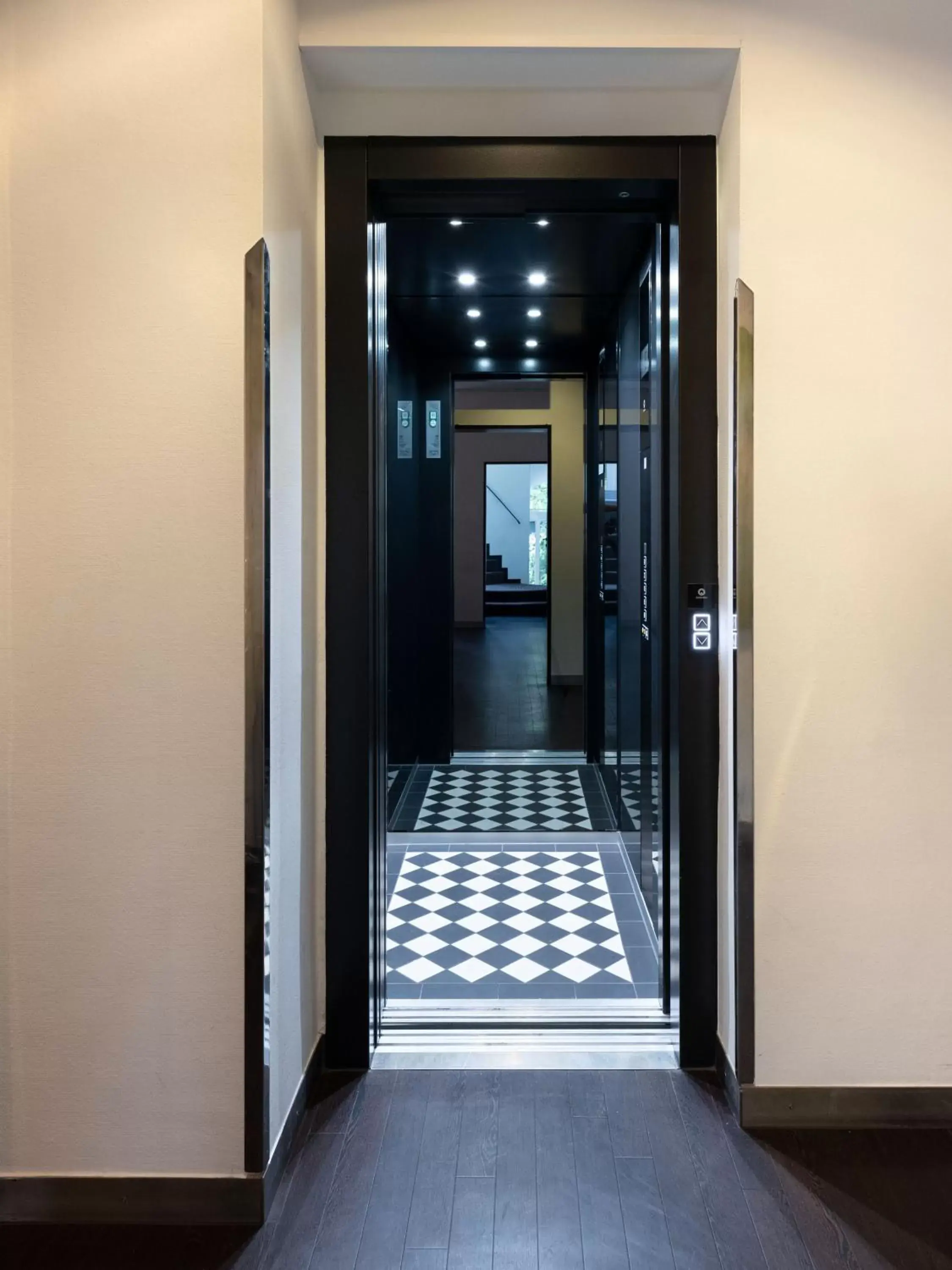 elevator in Aussen Alster Hotel