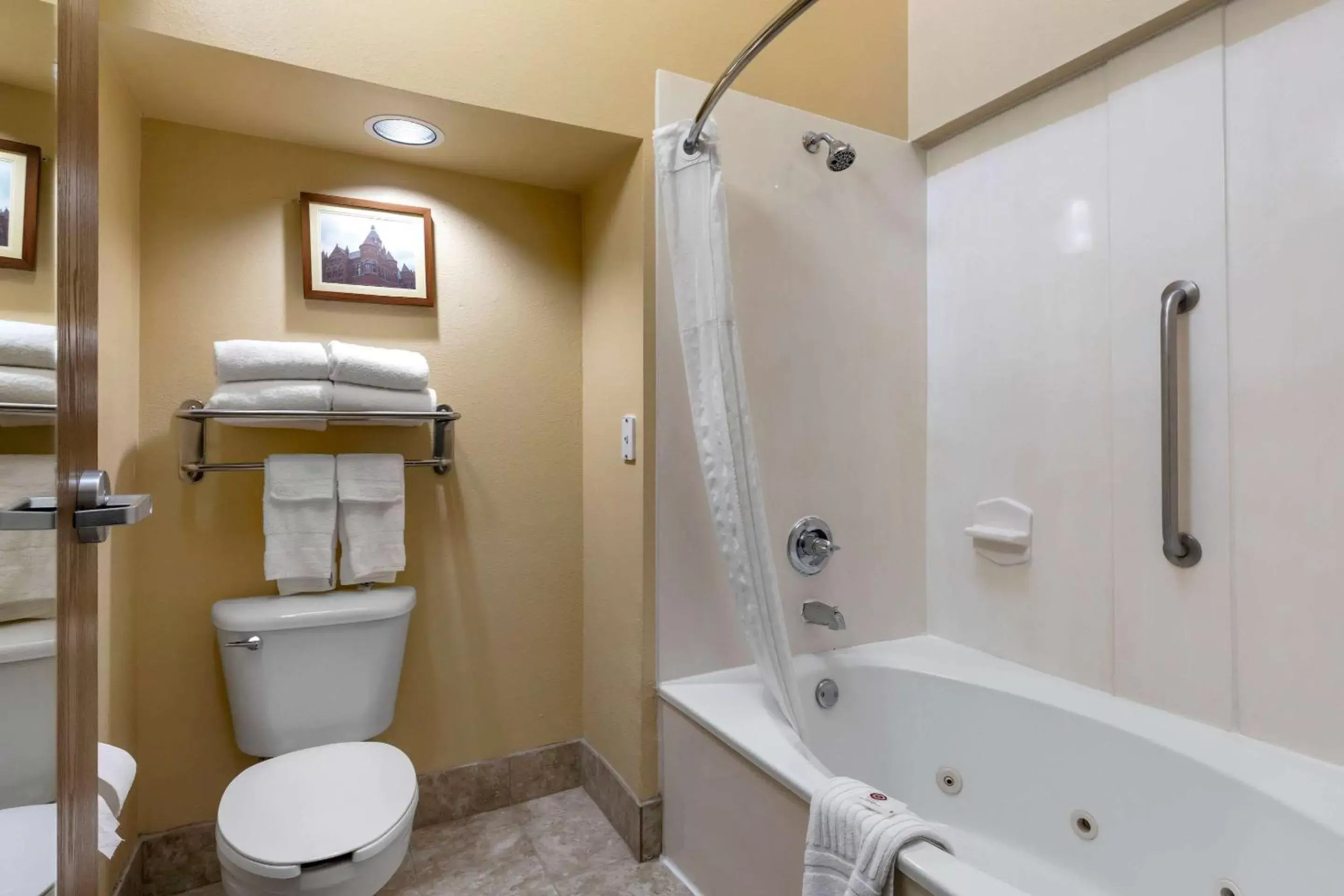 Bathroom in Comfort Suites DFW Airport