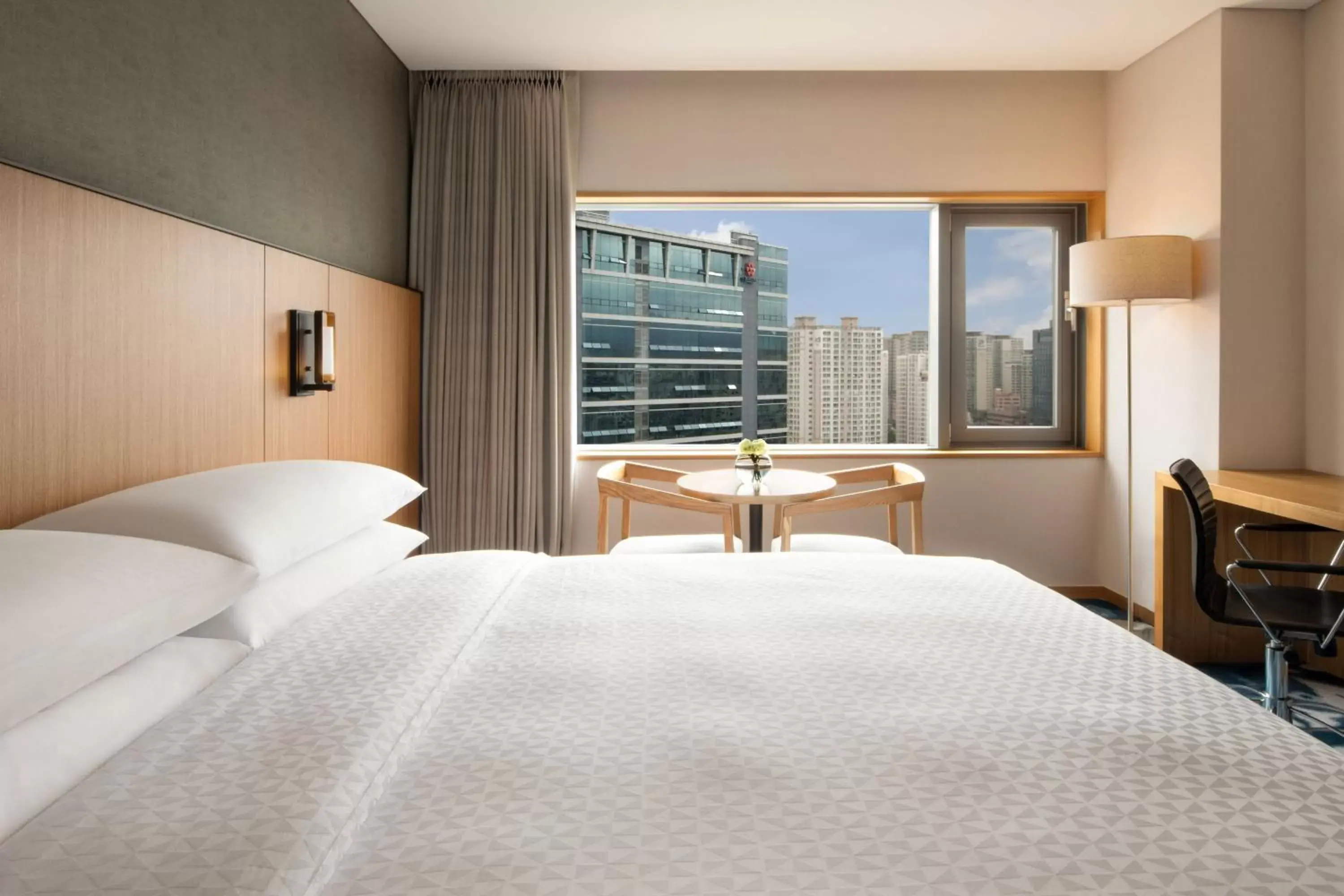 Photo of the whole room, Bed in Four Points by Sheraton Seoul, Guro