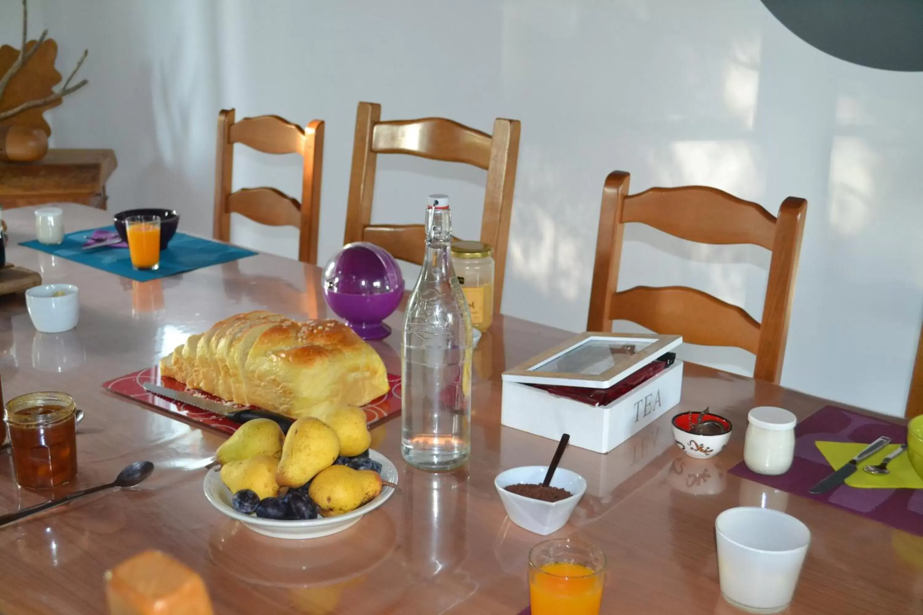 Breakfast in Chambre d'hôtes la ville en bois