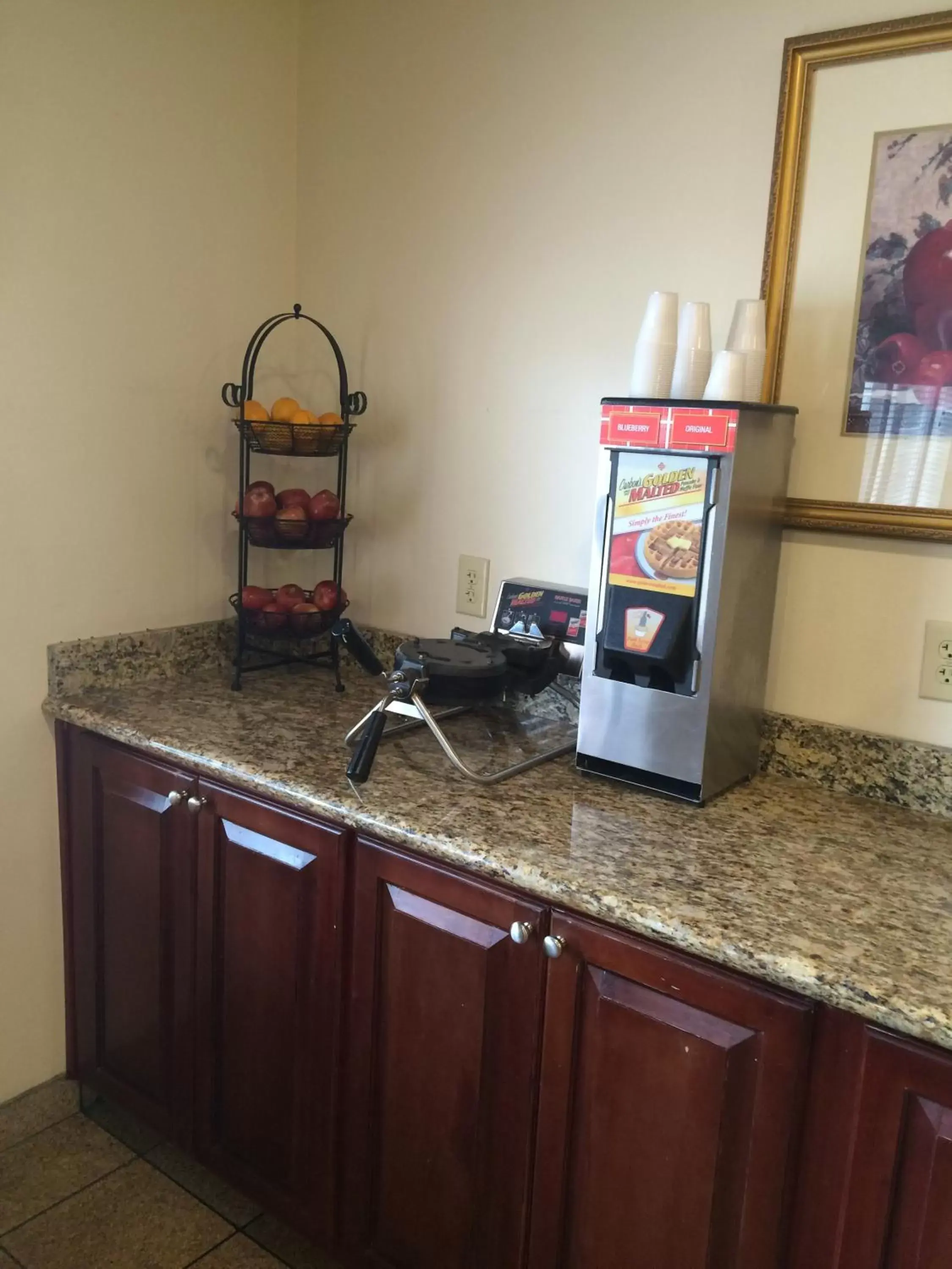 Coffee/tea facilities, Kitchen/Kitchenette in Baymont by Wyndham Columbia Fort Jackson