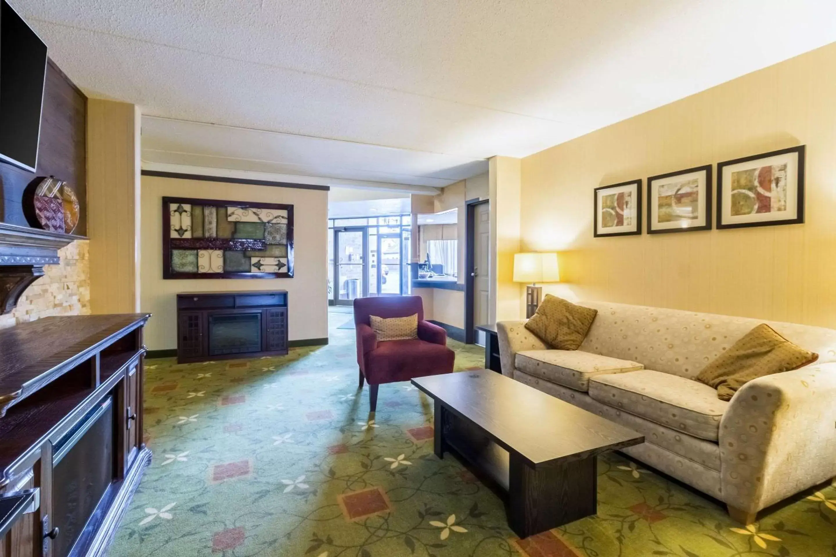 Lobby or reception, Seating Area in Quality Inn & Suites Mayo Clinic Area