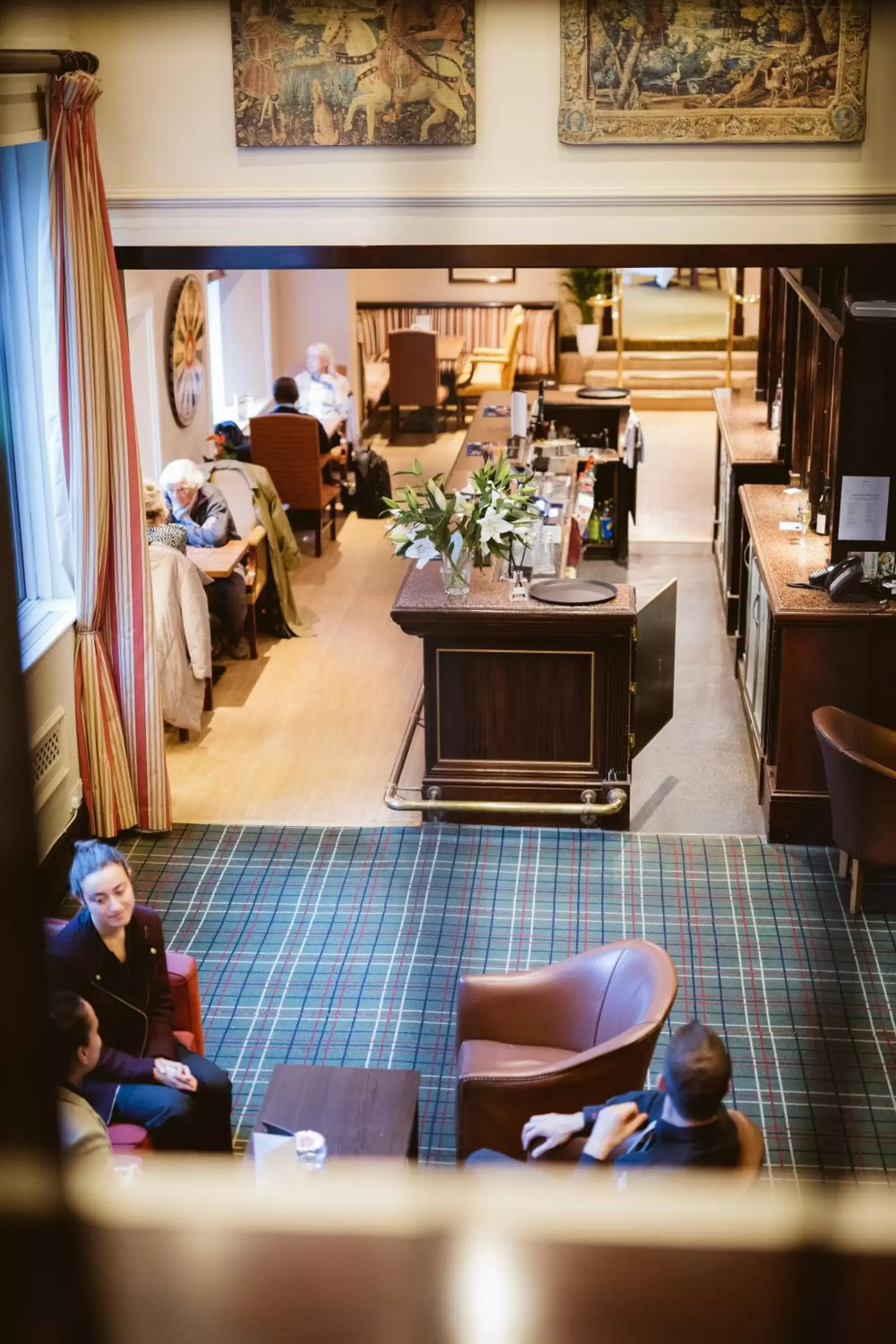 Lounge or bar, Restaurant/Places to Eat in Mercure Winchester Wessex Hotel