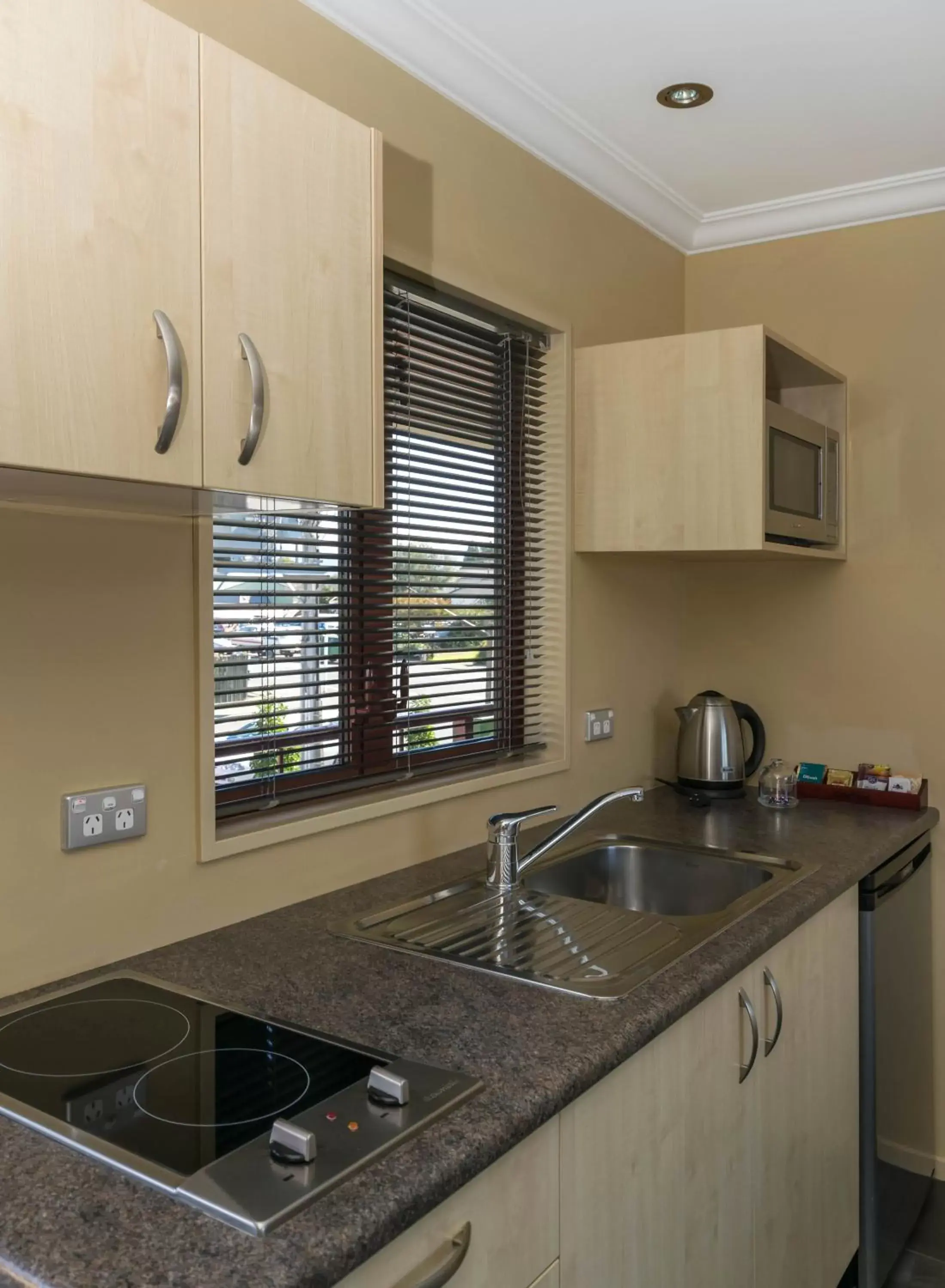 Kitchen or kitchenette, Kitchen/Kitchenette in Blenheim Spa Motor Lodge