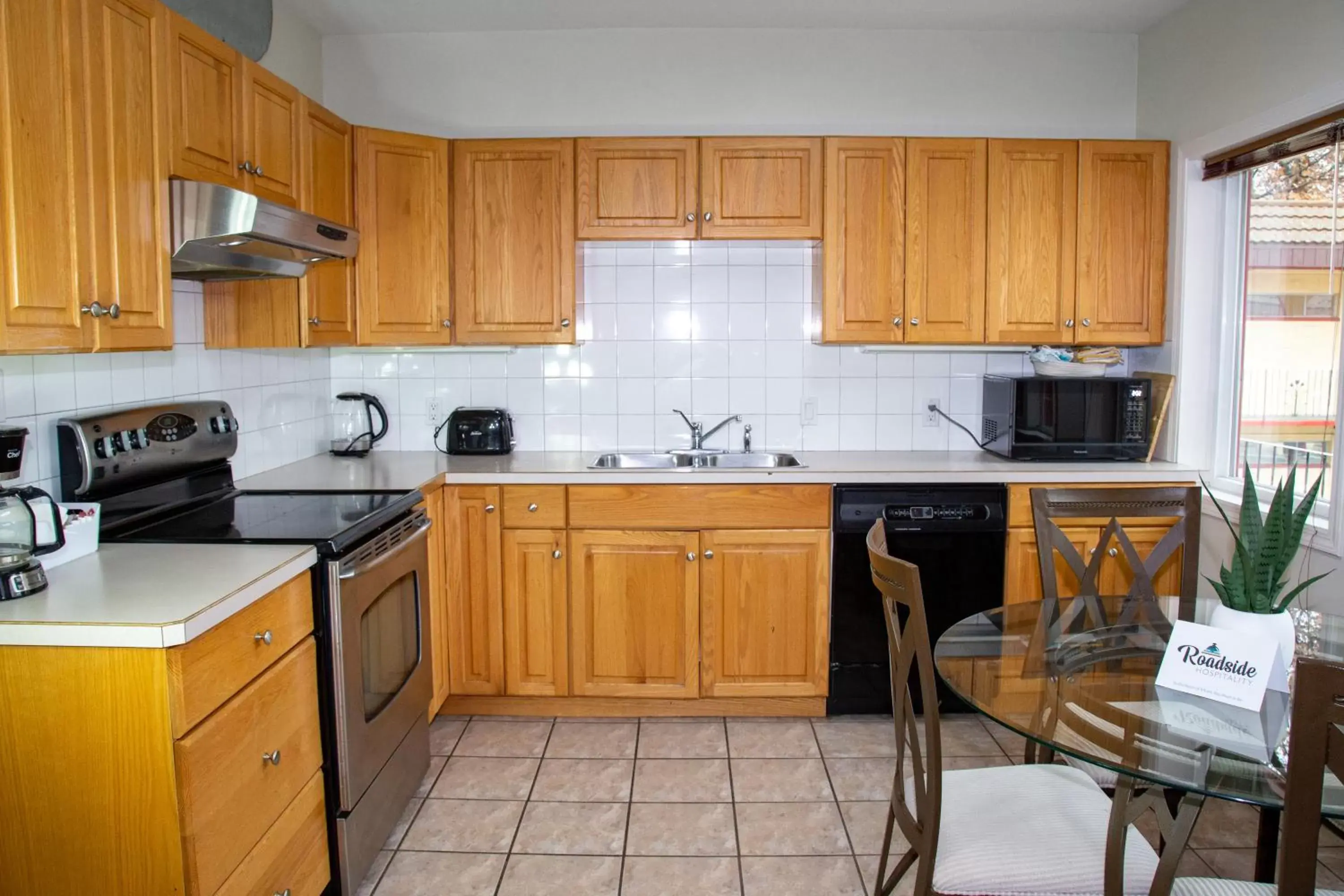 Kitchen or kitchenette, Kitchen/Kitchenette in Spanish Villa Resort