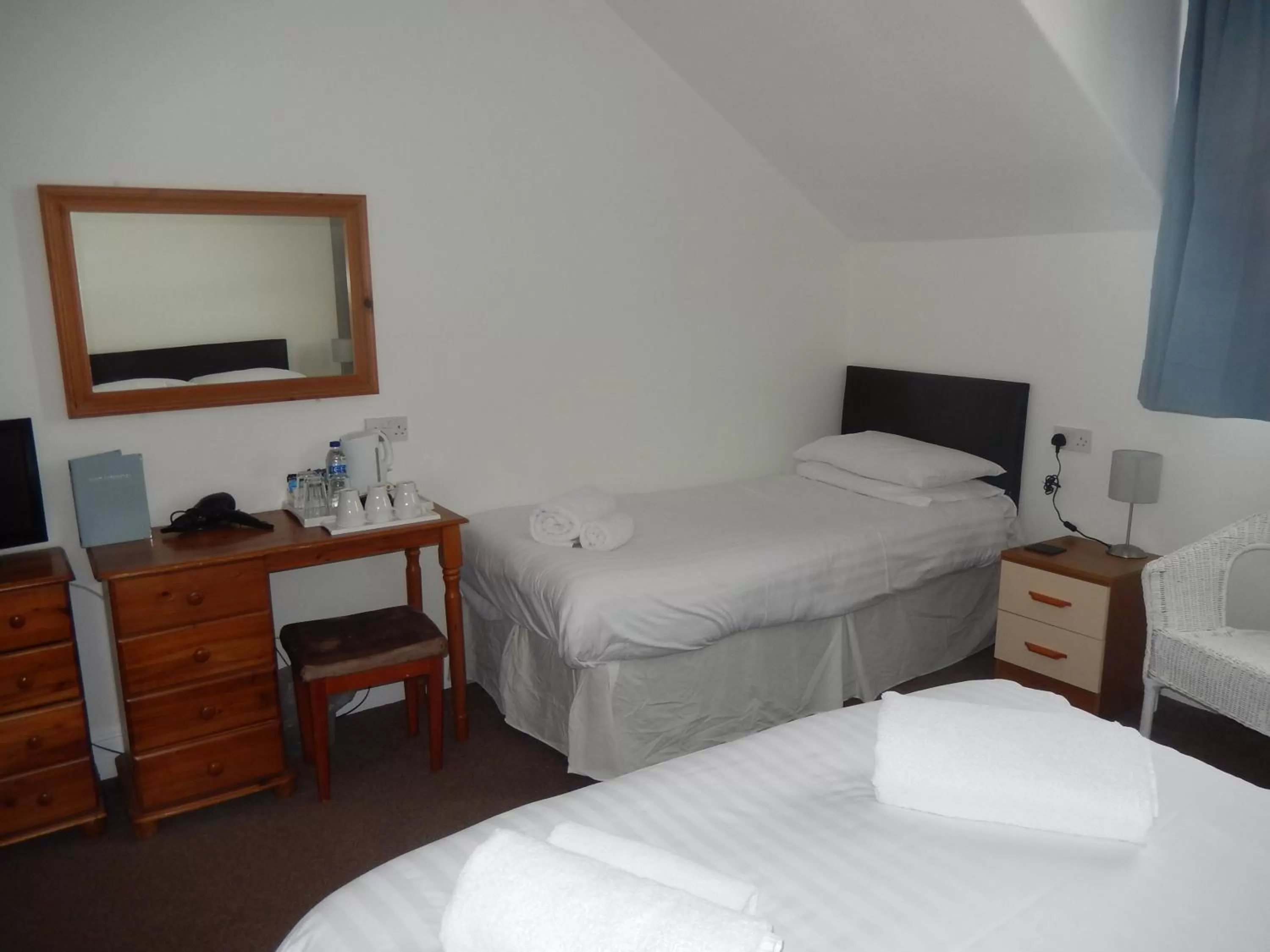 Family Room (2 Adults + 1 Child) 10 in The Oasis Hotel