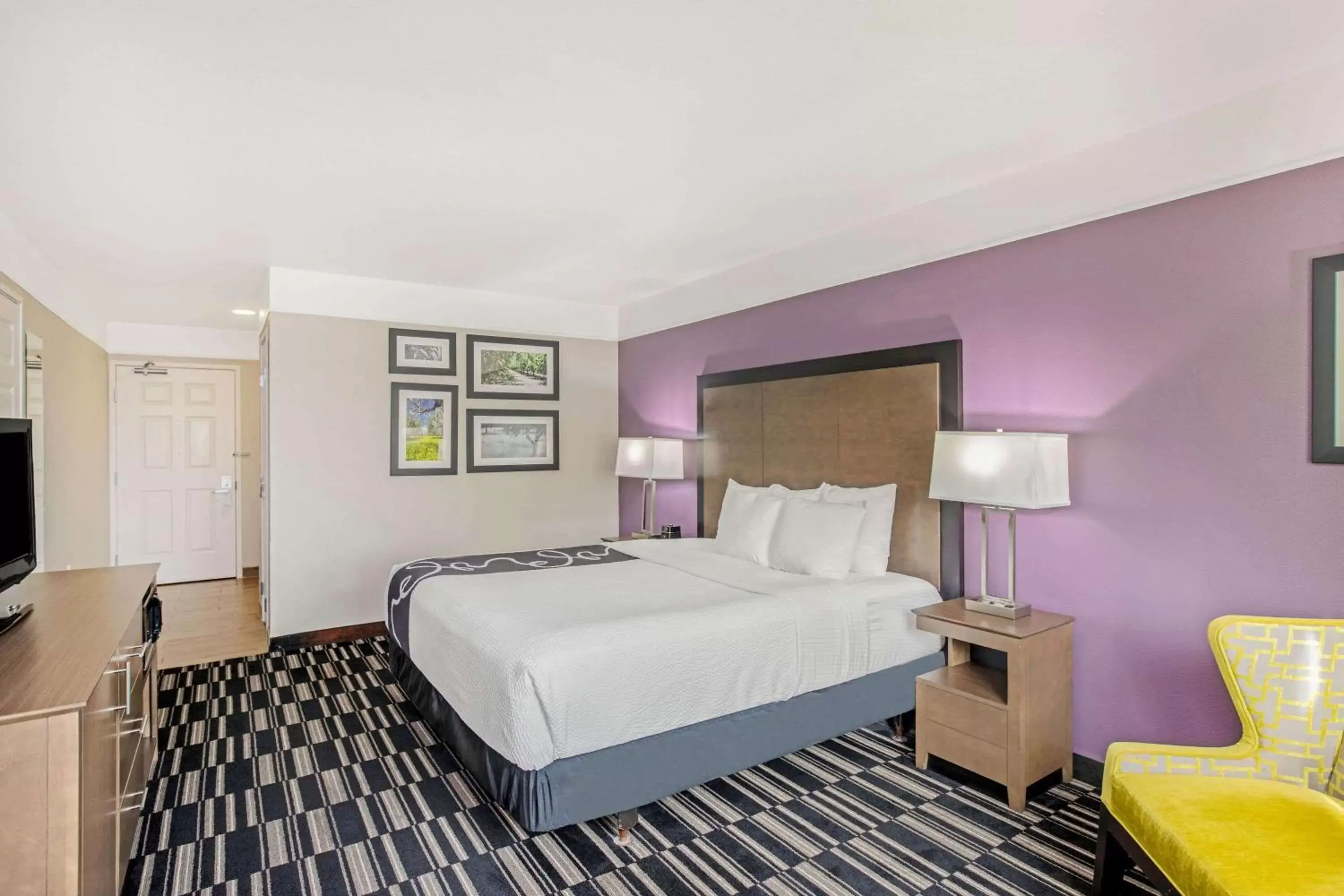Photo of the whole room, Bed in La Quinta by Wyndham Modesto Salida
