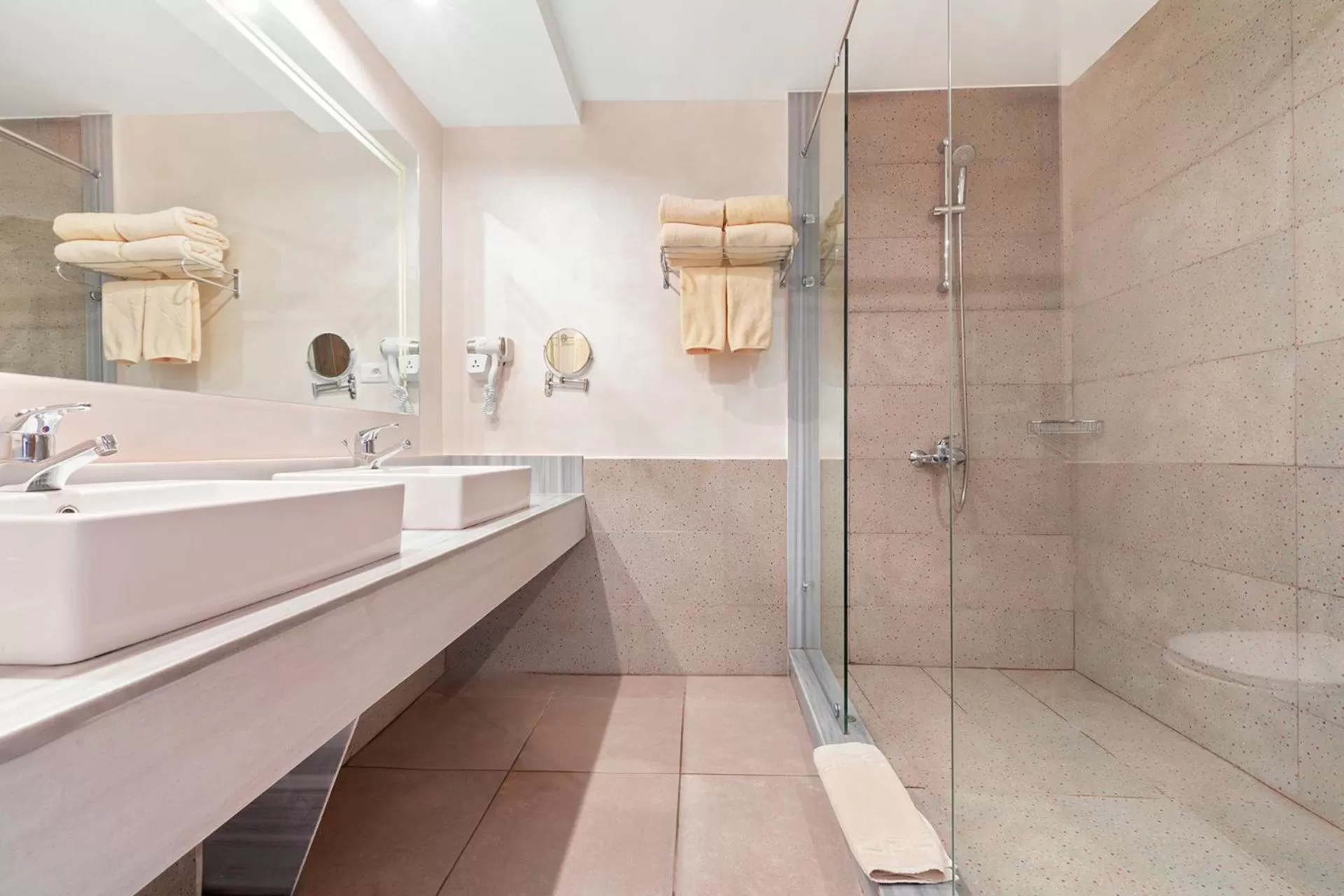 Bathroom in Pickalbatros Jungle Aqua Park - Neverland Hurghada