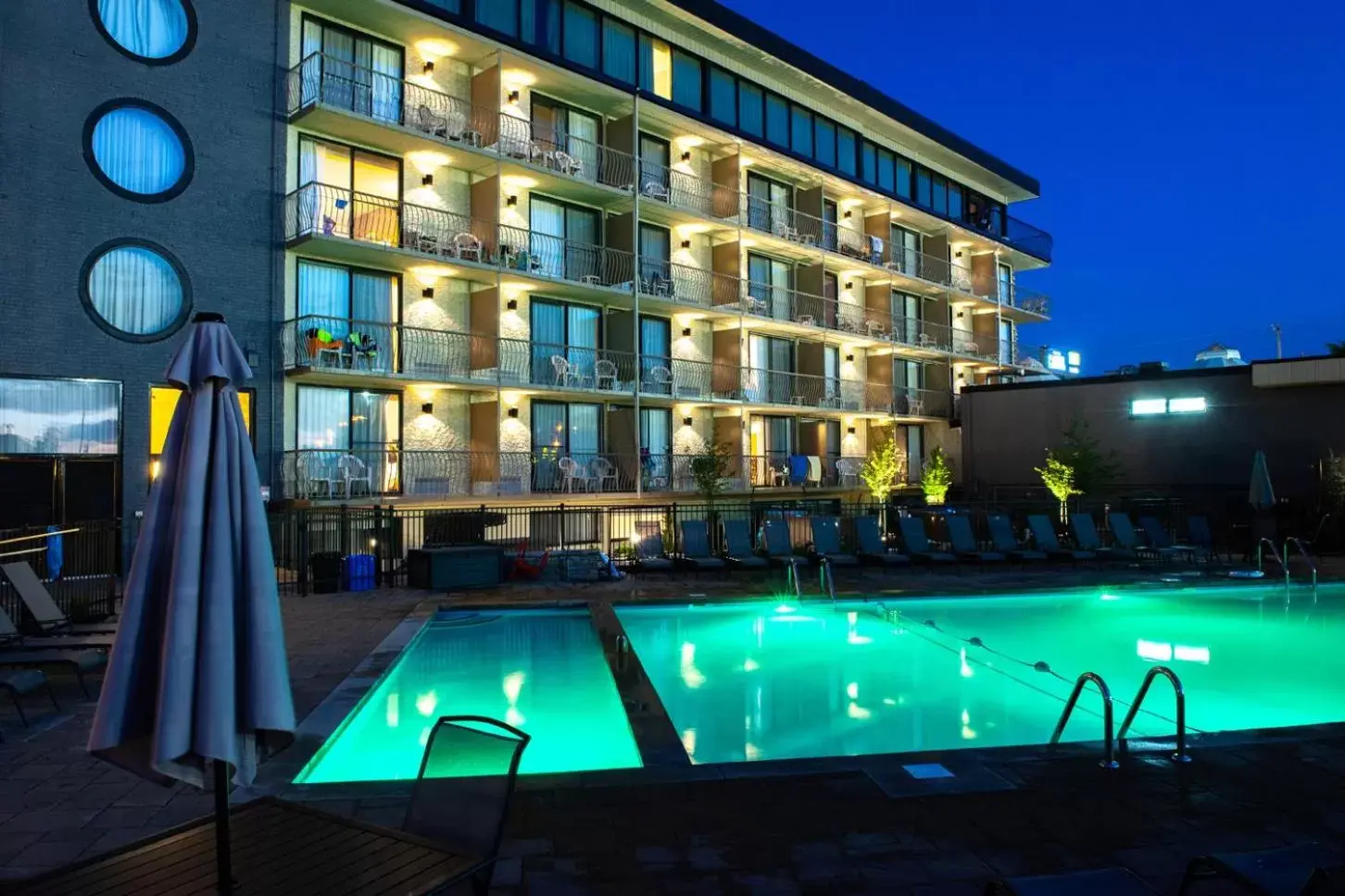 Pool view, Property Building in Hôtel Castel