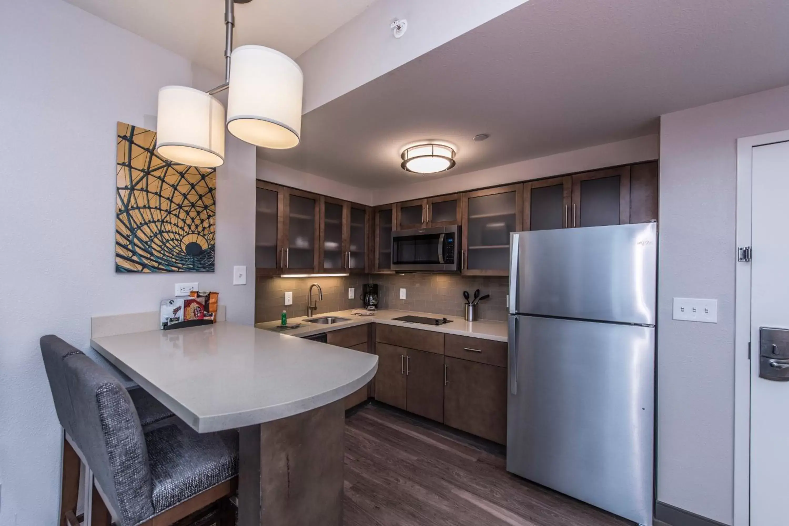 Photo of the whole room, Kitchen/Kitchenette in Staybridge Suites Charleston - Mount Pleasant, an IHG Hotel