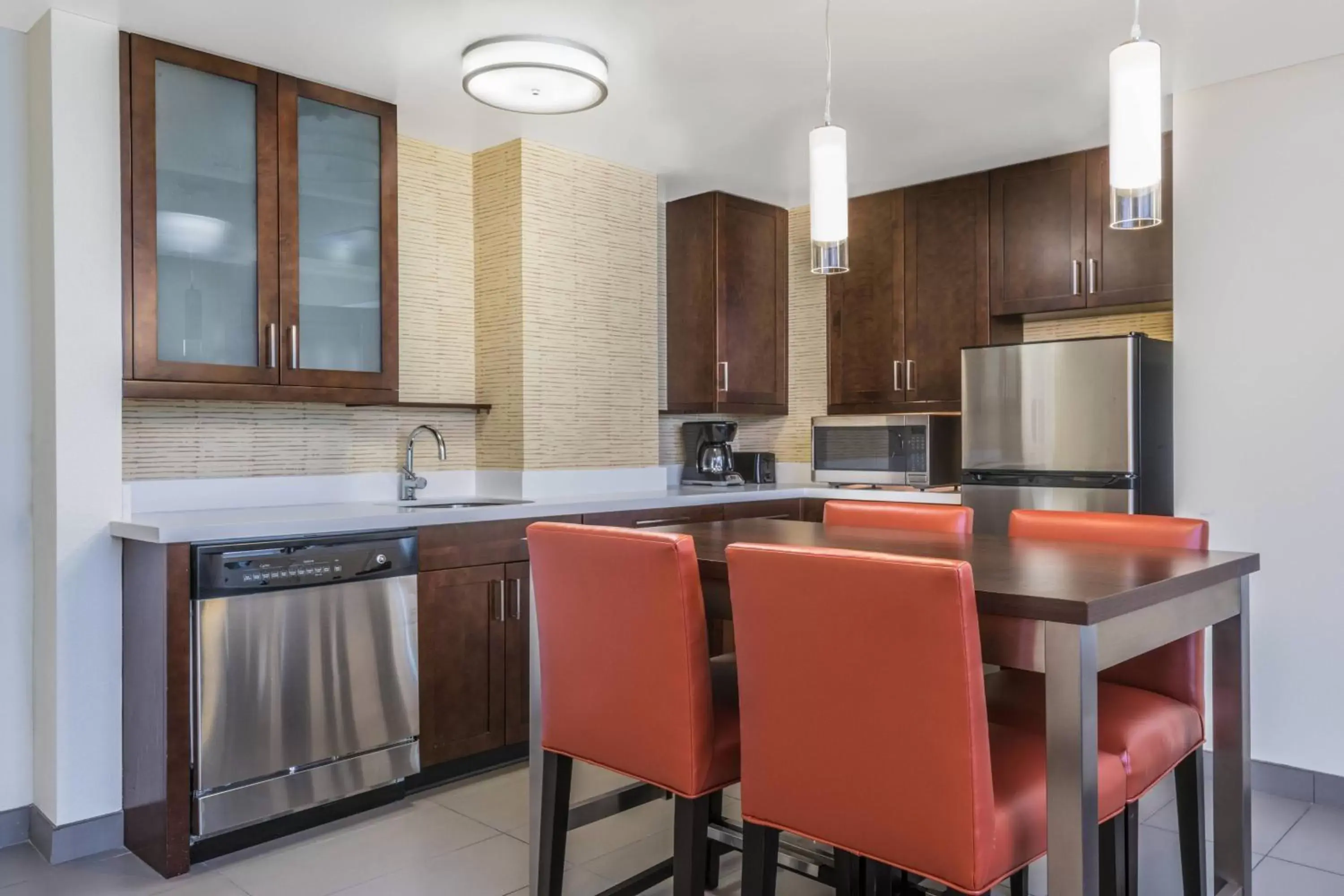 Bedroom, Kitchen/Kitchenette in Residence Inn by Marriott Charlotte City Center