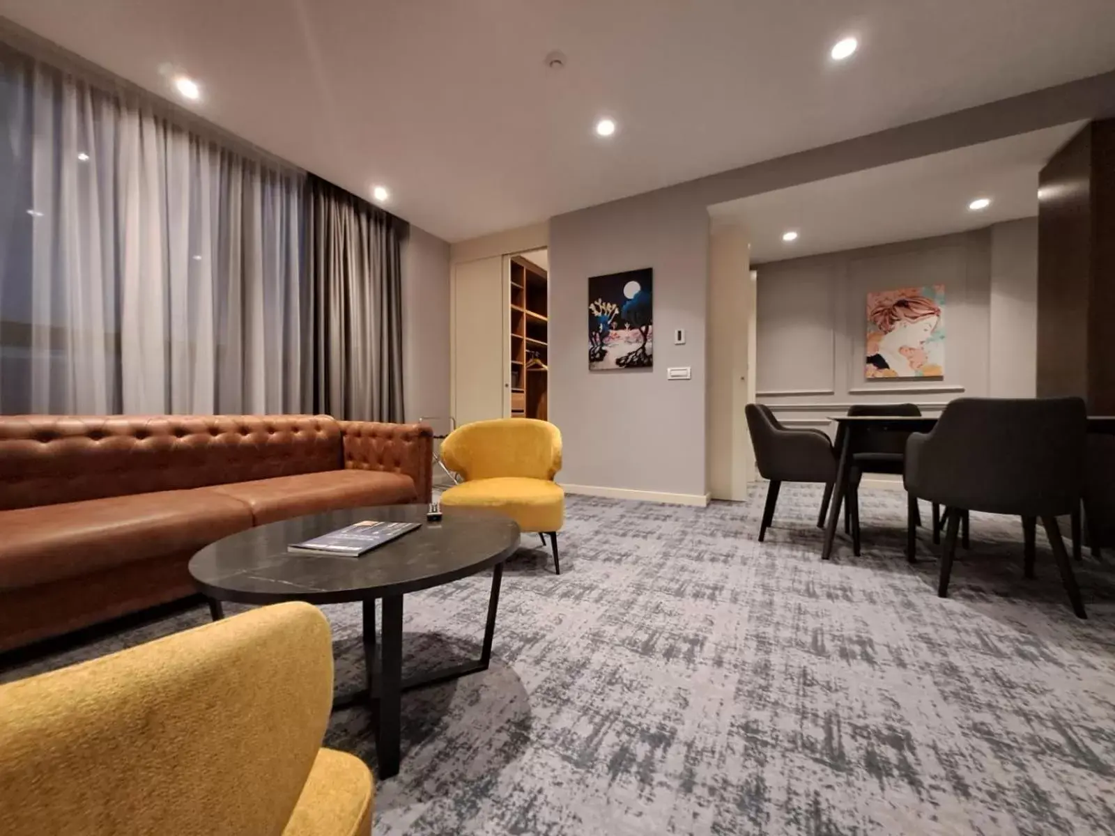 Living room, Seating Area in H41 Luxury Suites