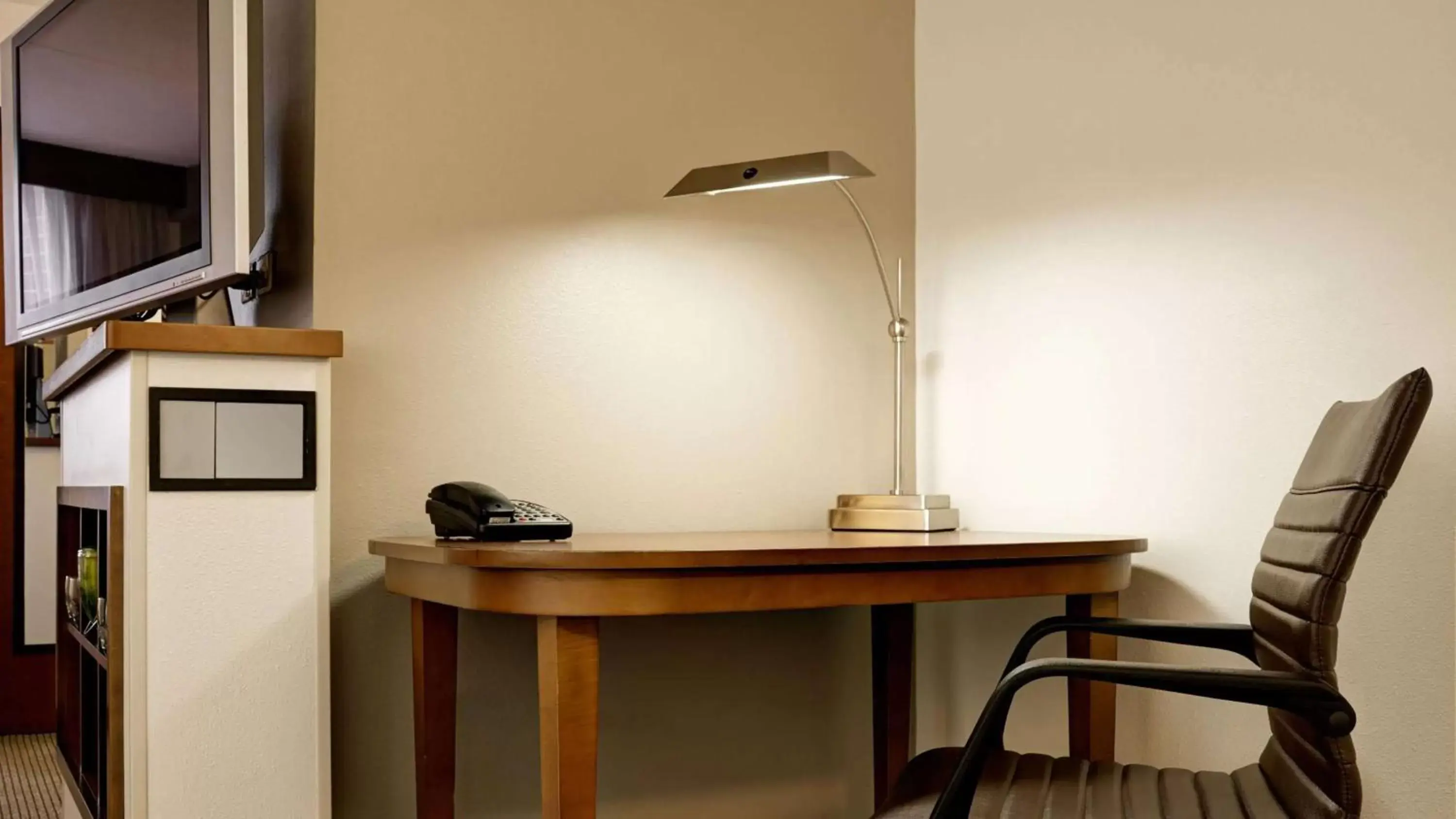 King Bed High Floor with Sofa Bed in Sonesta Select Tucson Airport King Bed High Floor with Sofa Bed in Sonesta Select Tucson Airport