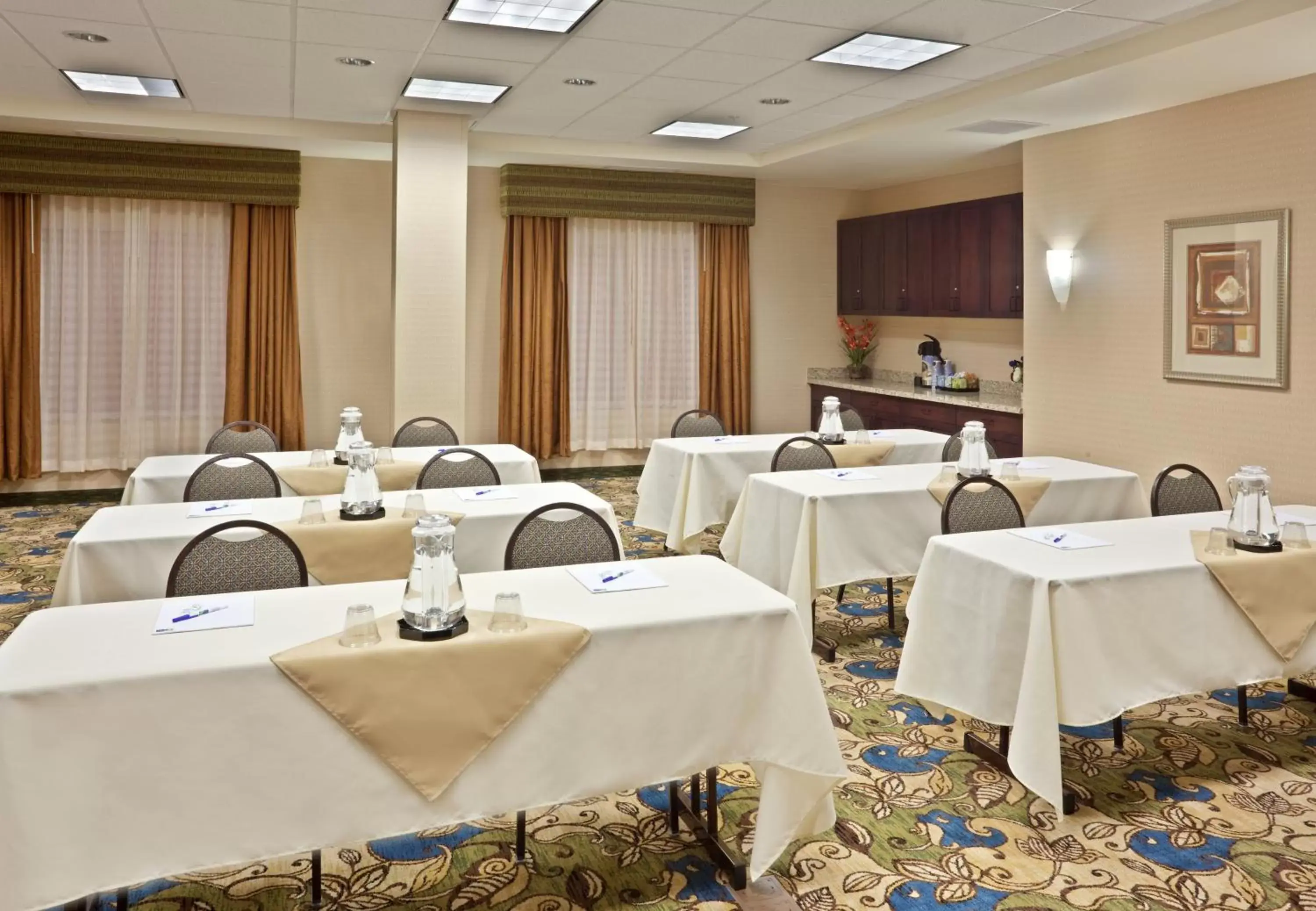 Meeting/conference room in Holiday Inn Express Hotel Twin Falls, an IHG Hotel