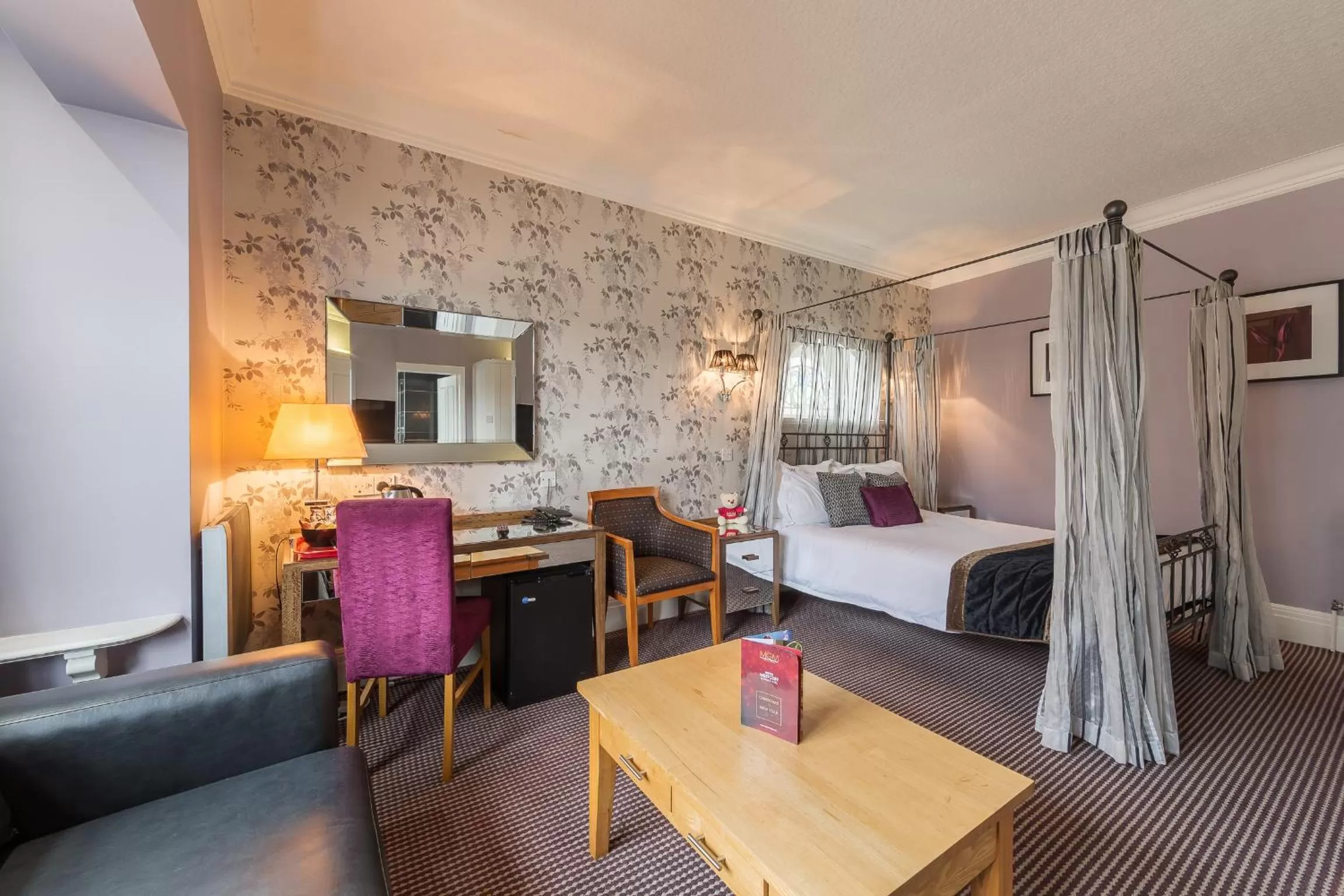 Bedroom, Bed in Muthu Westcliff Hotel (Near London Southend Airport)