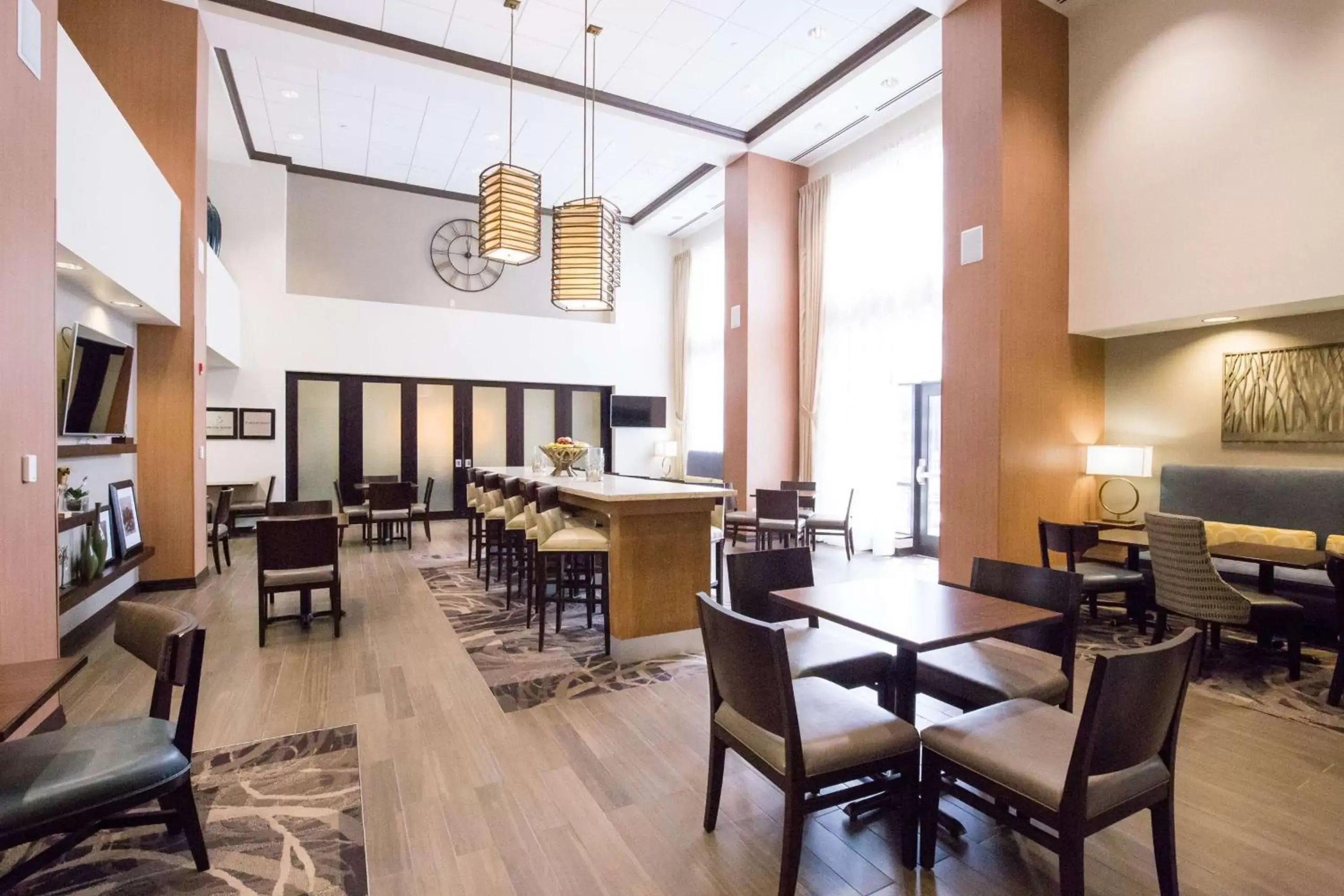 Restaurant/Places to Eat in Hampton Inn & Suites - Pittsburgh/Harmarville, PA