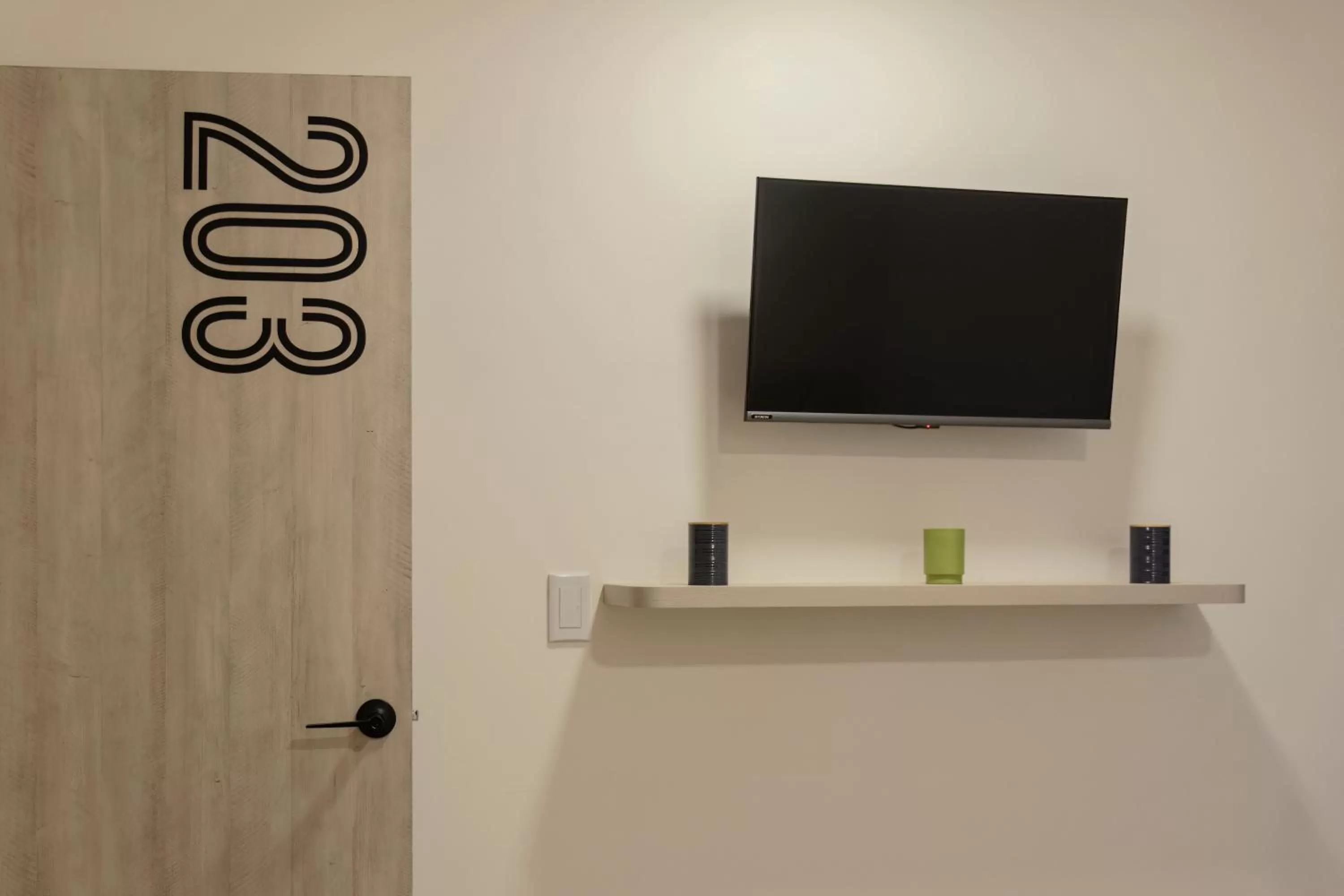 Communal lounge/ TV room in Ventiuna Hotel y Coliving