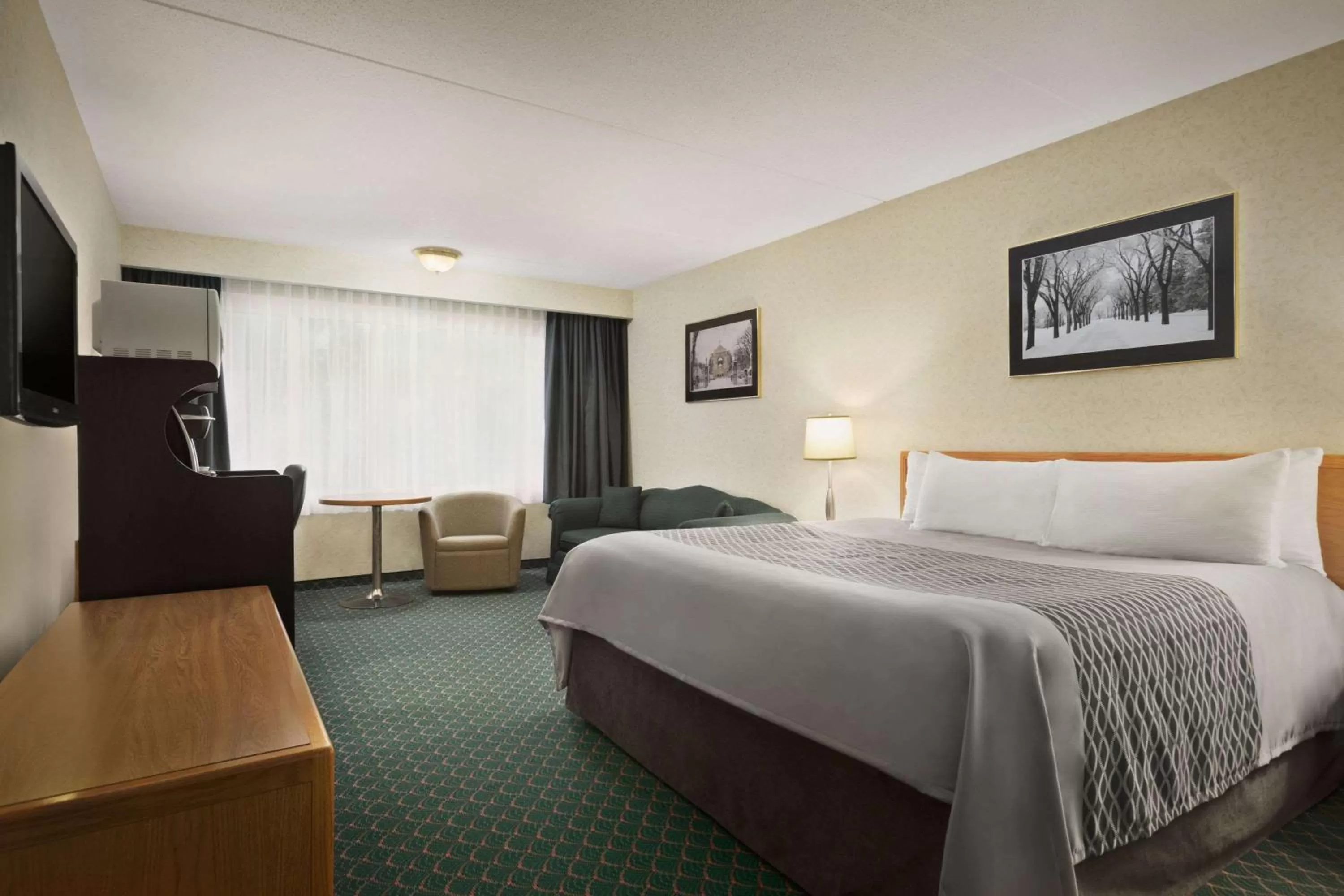Photo of the whole room, Bed in Travelodge by Wyndham Winnipeg East