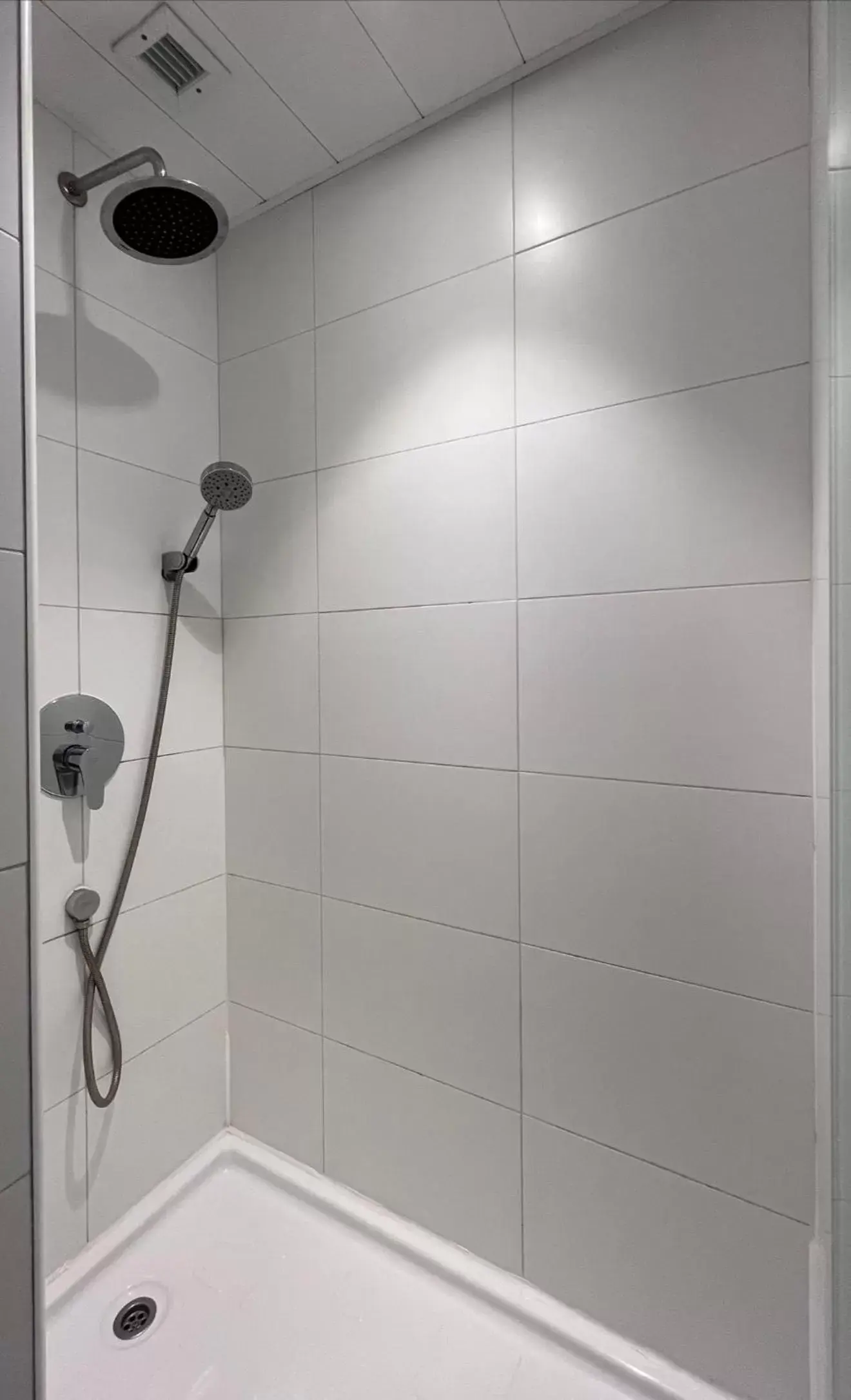 Shower, Bathroom in ibis budget Copiapo
