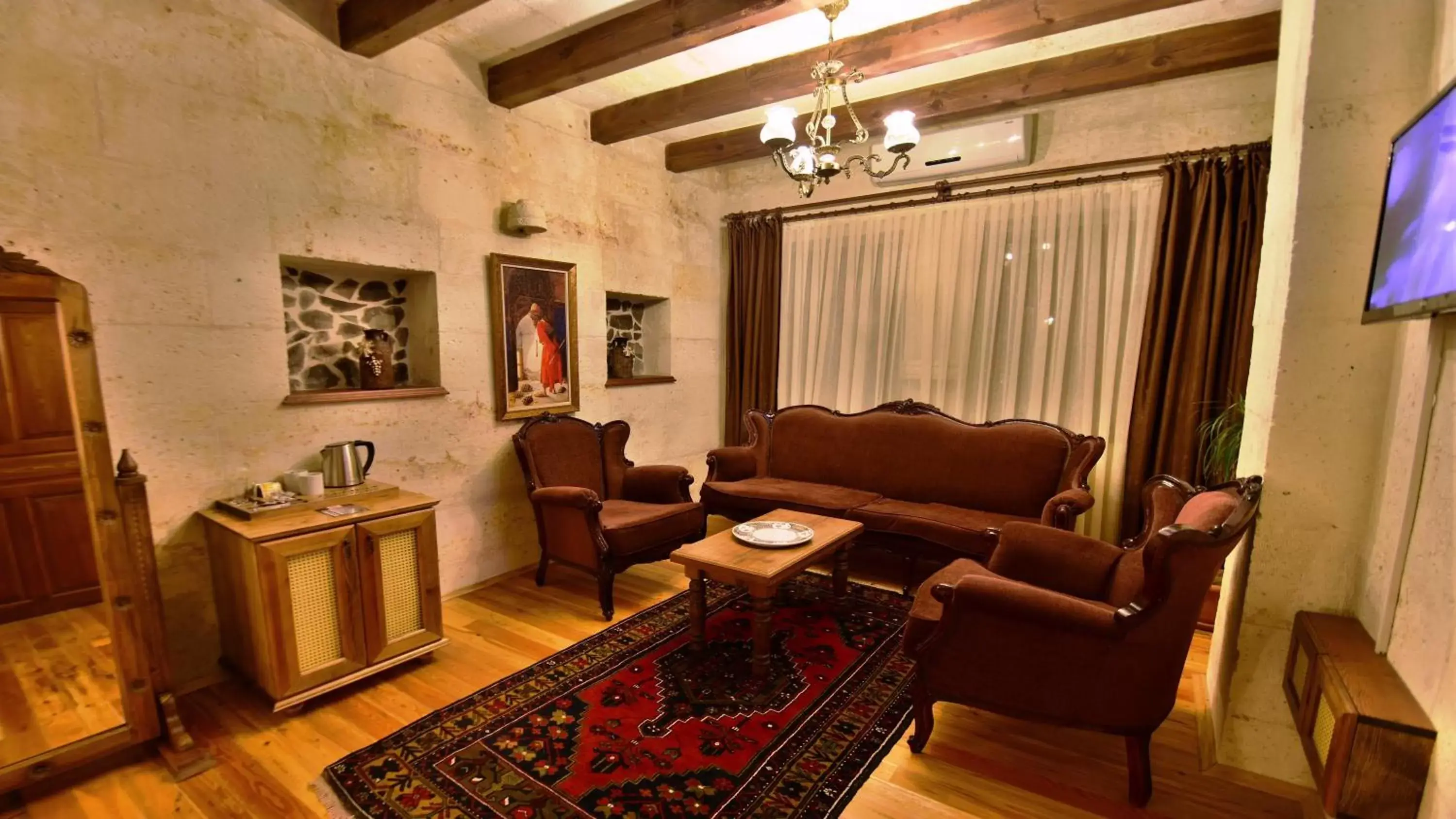 Decorative detail, Seating Area in Harman Cave Hotel