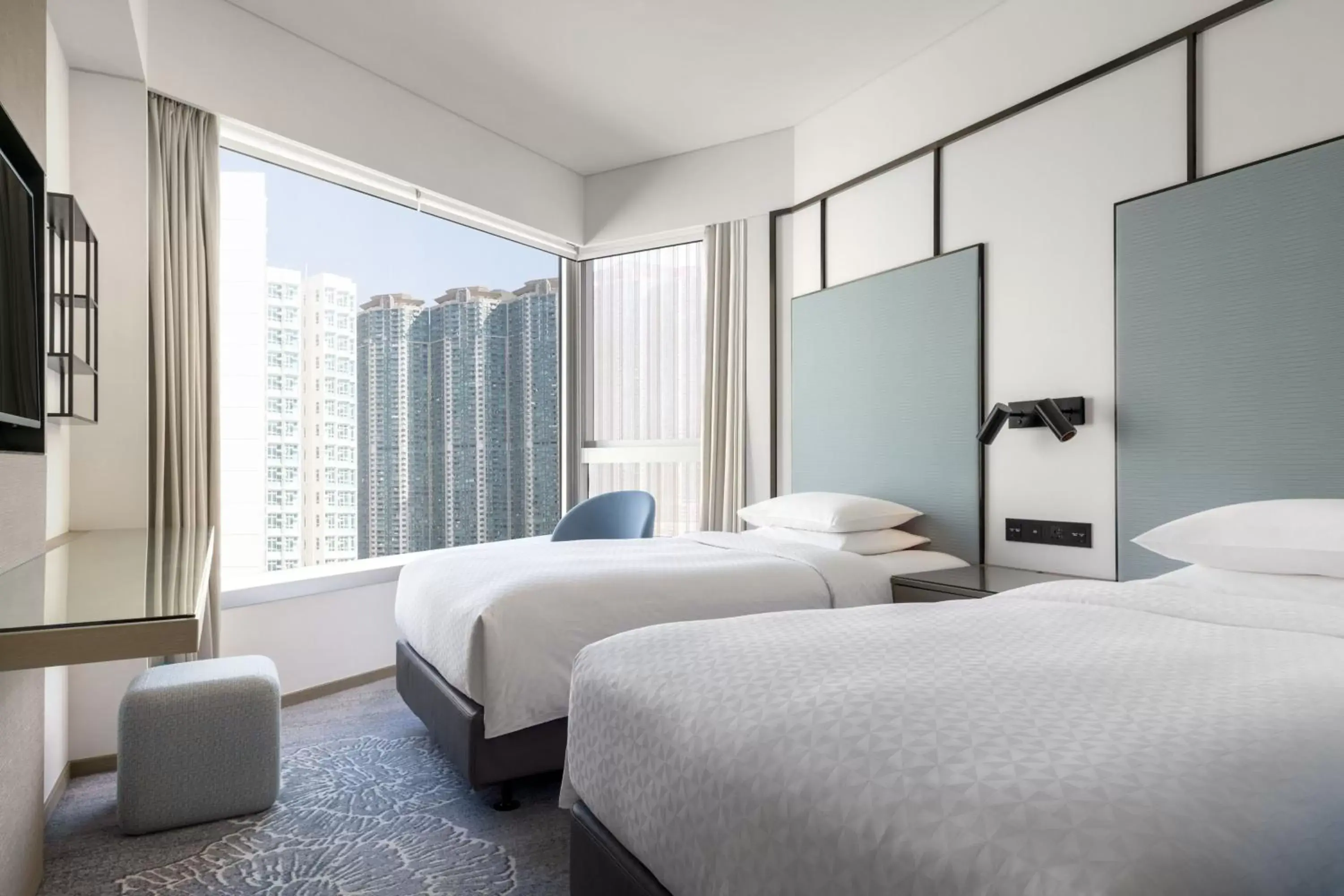 Photo of the whole room in Four Points by Sheraton Hong Kong, Tung Chung