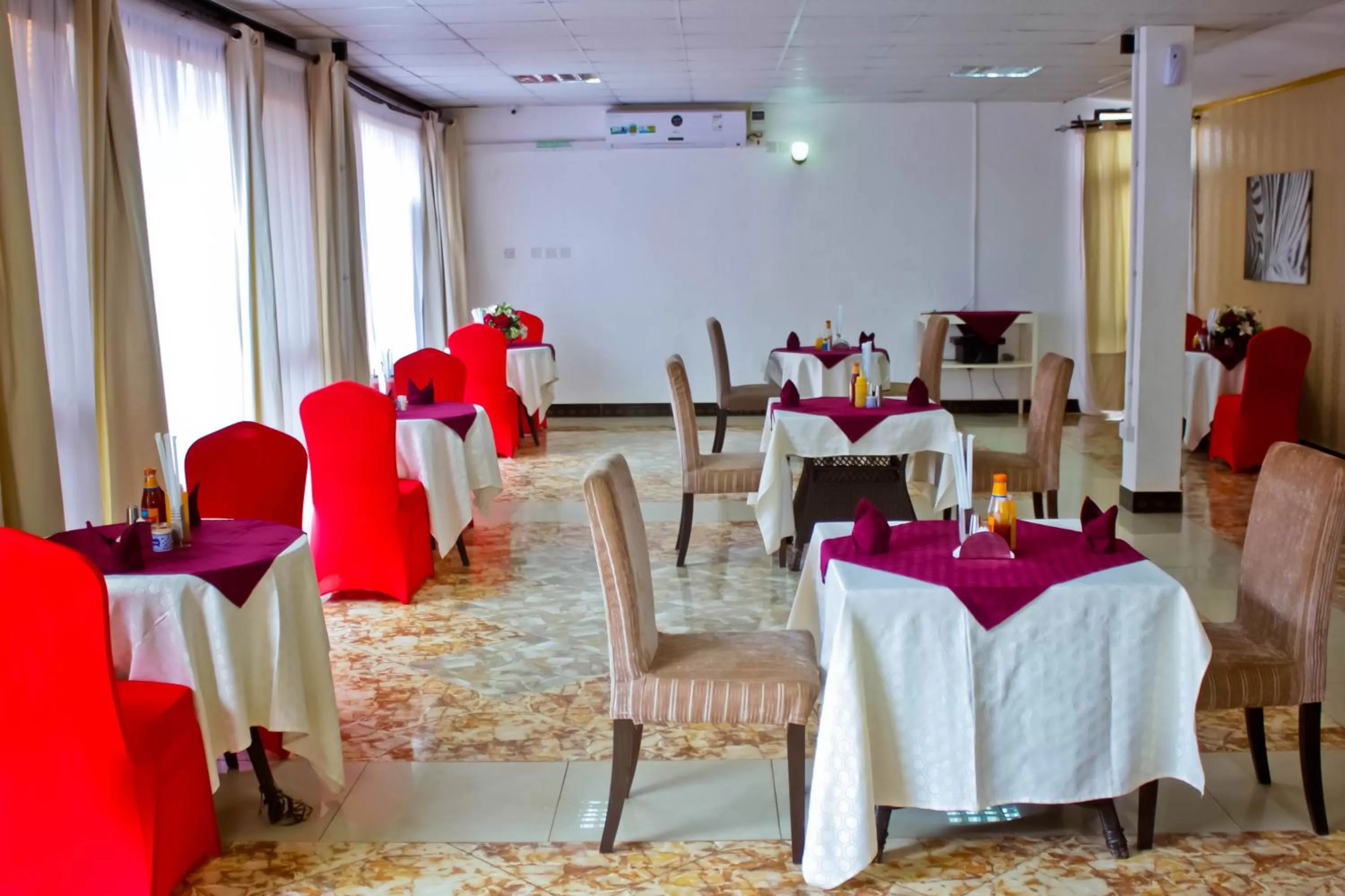 Restaurant/Places to Eat in Al-Nisaa Hotel and Spa