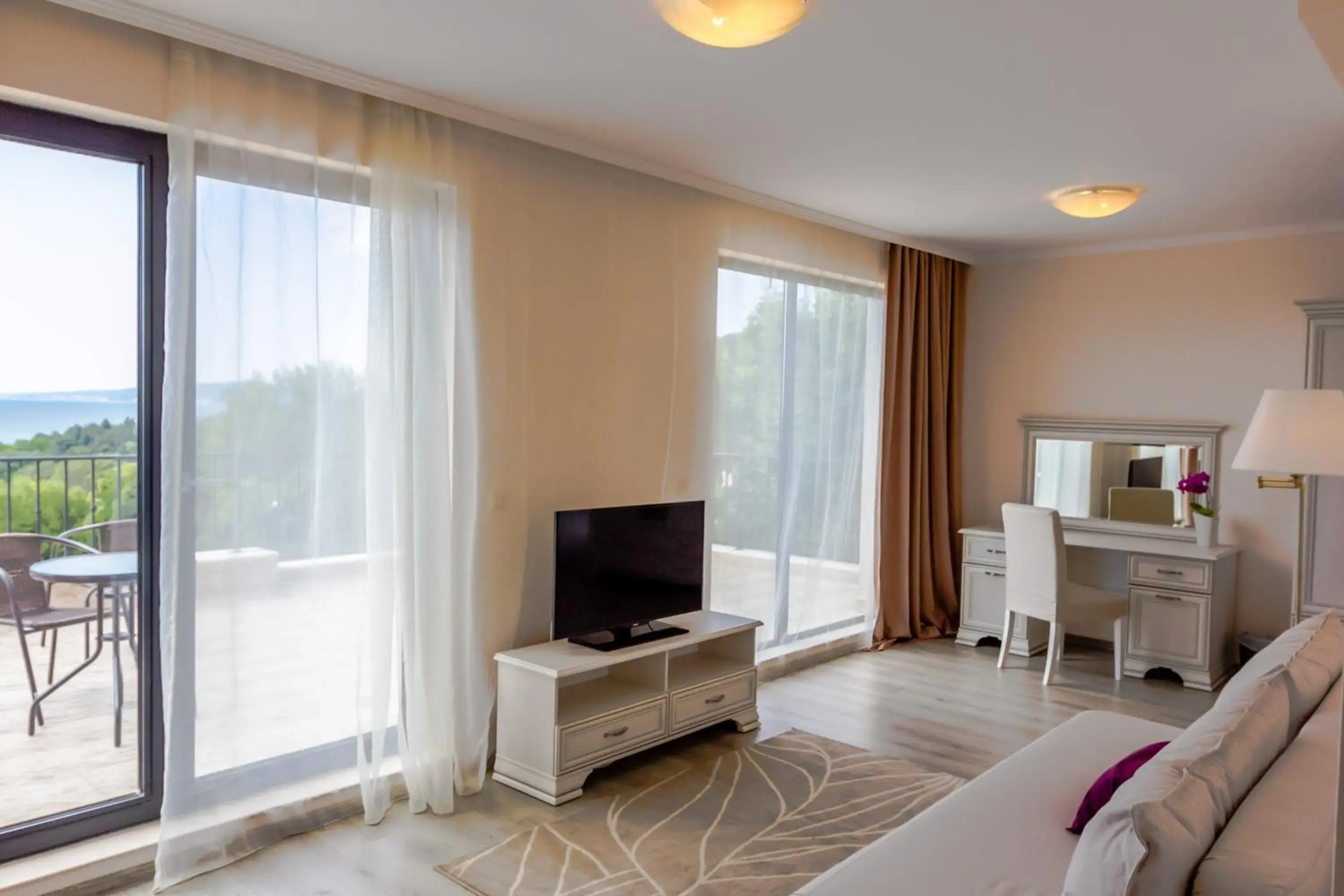 Balcony/Terrace, Seating Area in White Rock Castle Suite Hotel & SPA