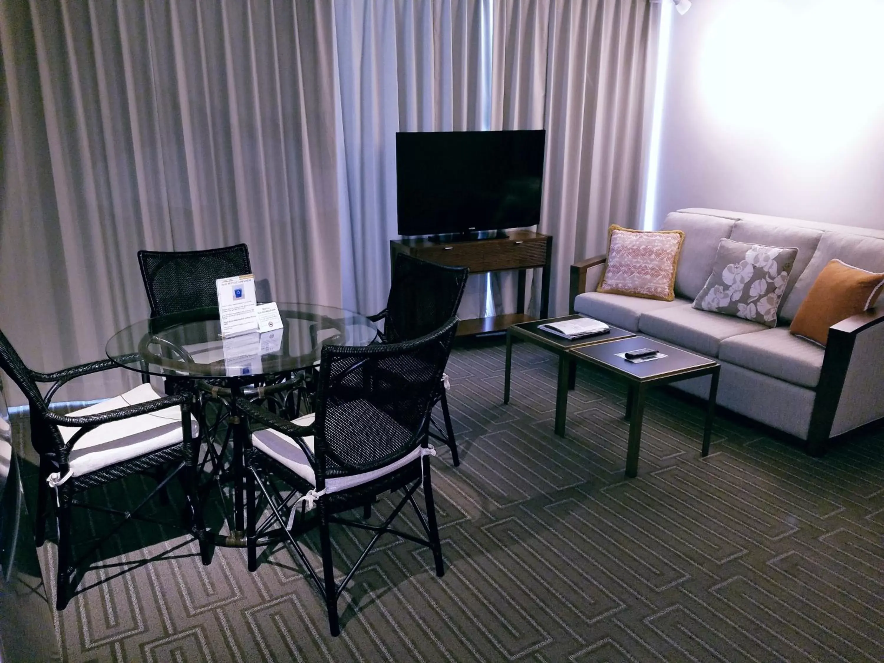 Living room, Seating Area in Imperial Hawaii Resort