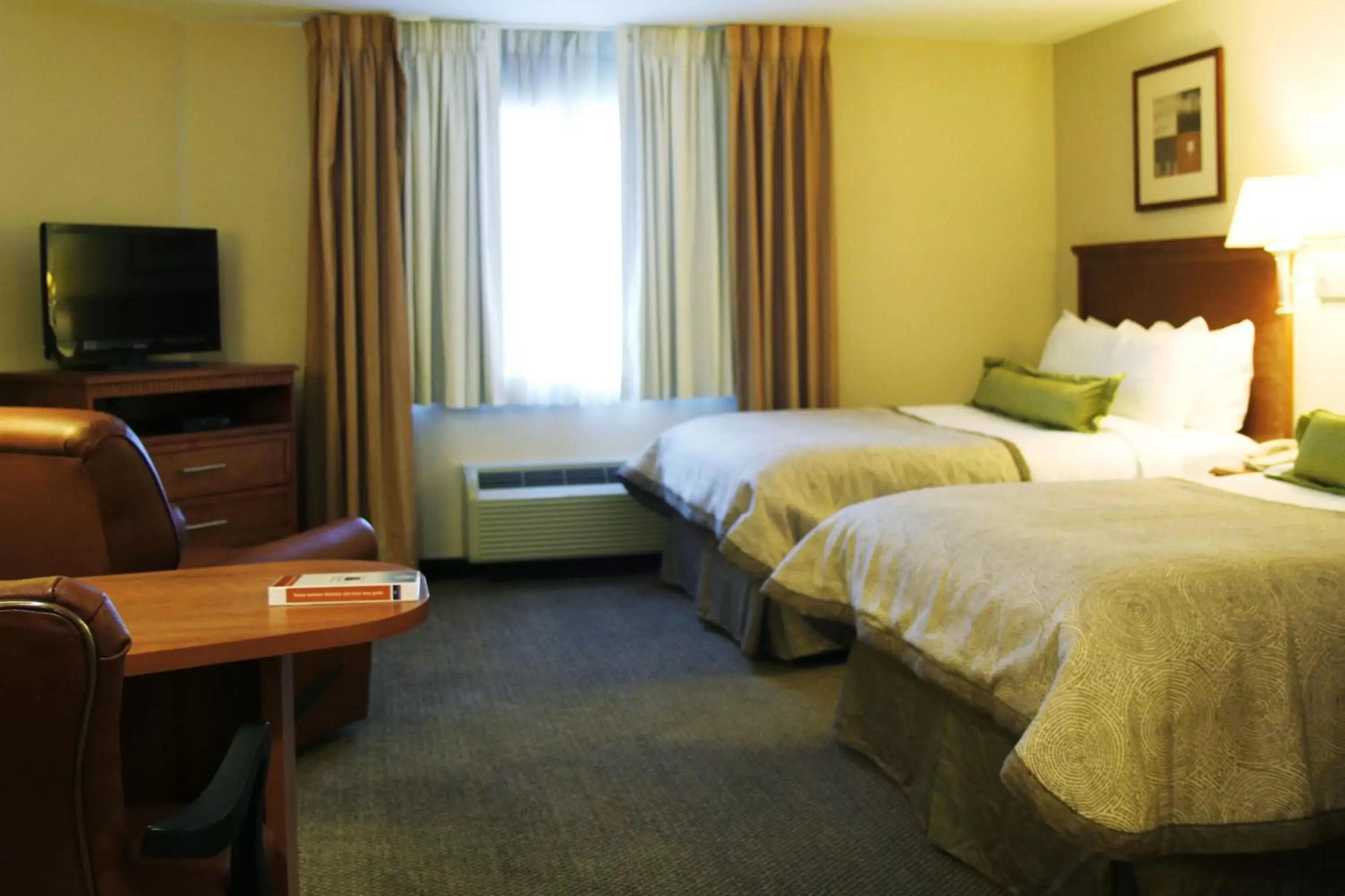 Photo of the whole room, Bed in Candlewood Suites Lake Charles-Sulphur, an IHG Hotel