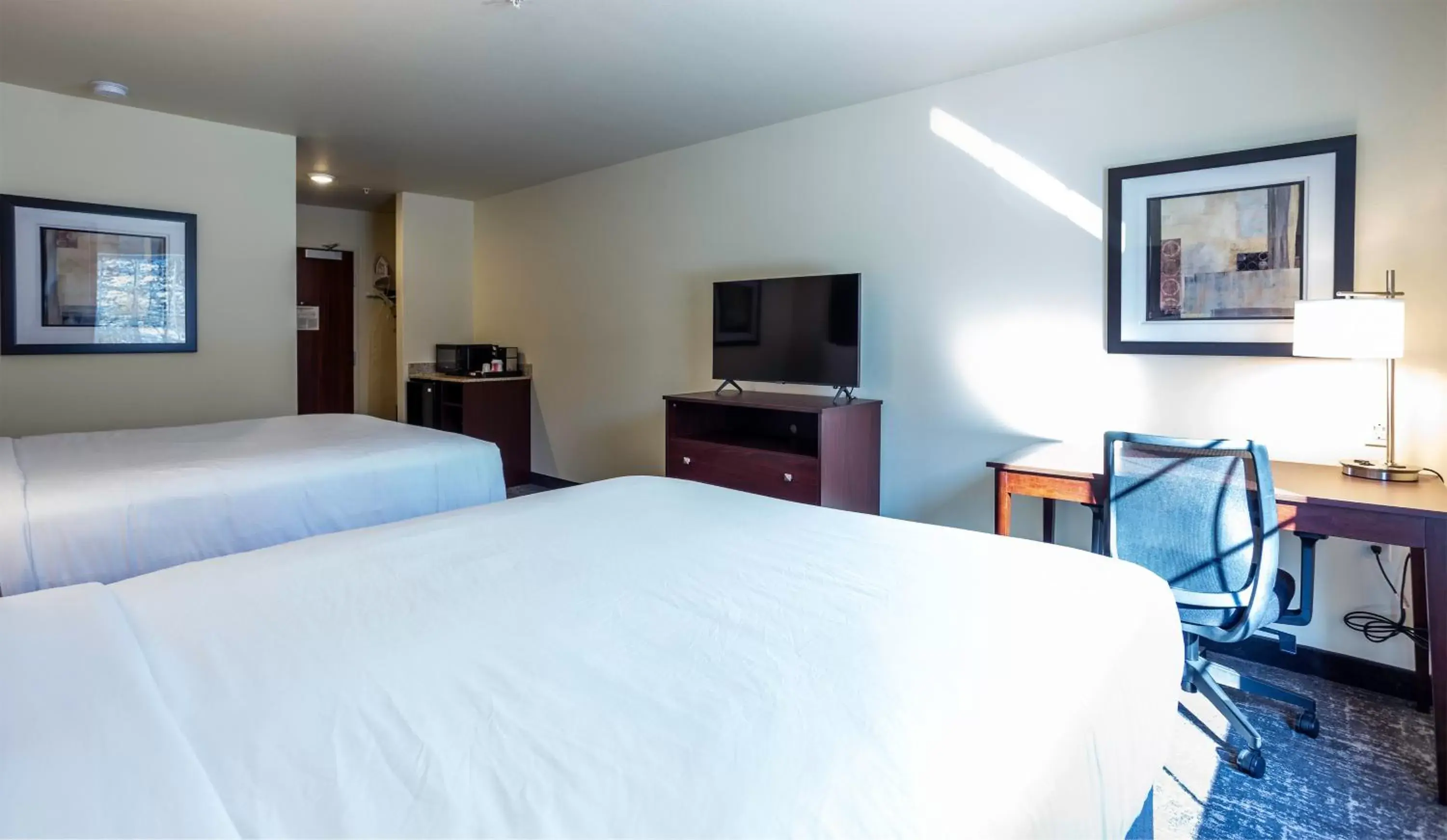 Bed in Cobblestone Inn & Suites - Brookville