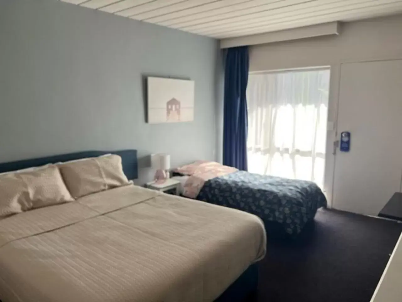 Bedroom, Bed in Riverbank Park MOTEL