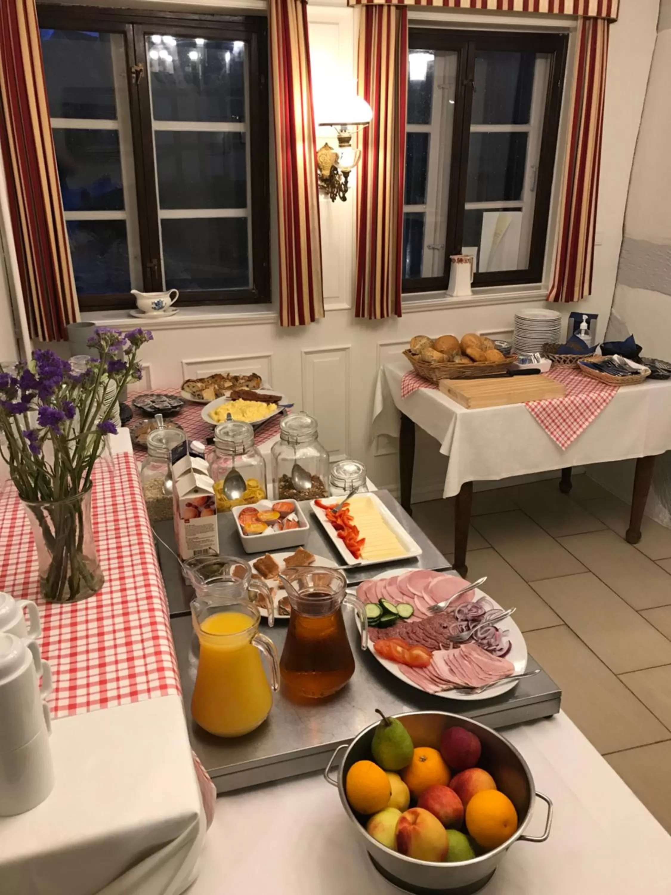 Breakfast in Hotel Postgaarden i Mariager