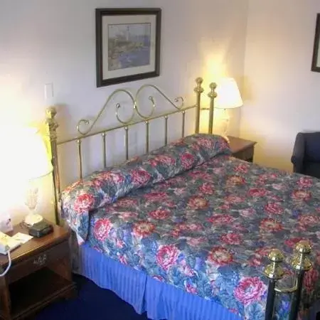 Bed in Fort Knox Inn