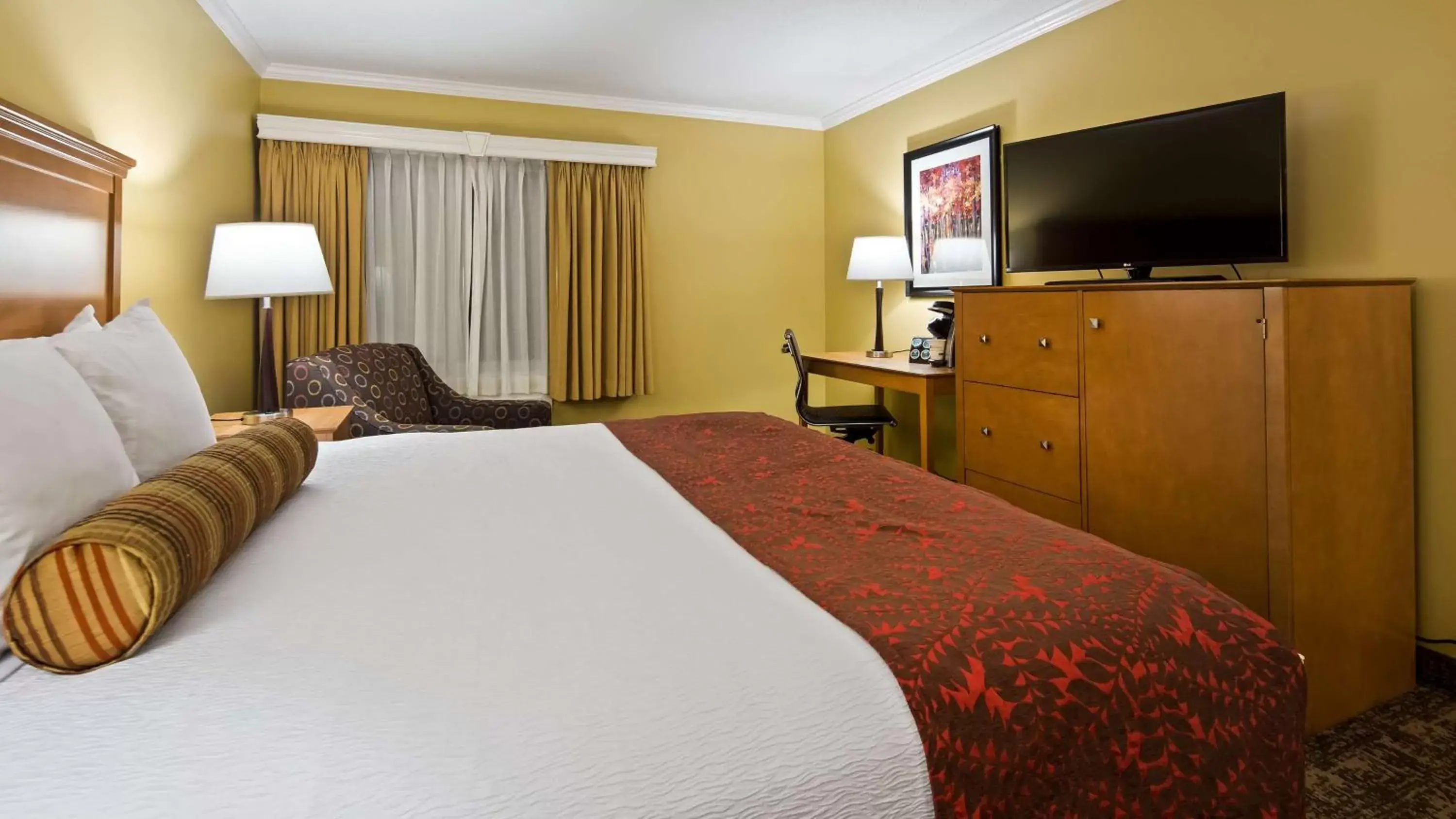 Bedroom, Bed in Best Western Plus Windjammer Inn & Conference Center