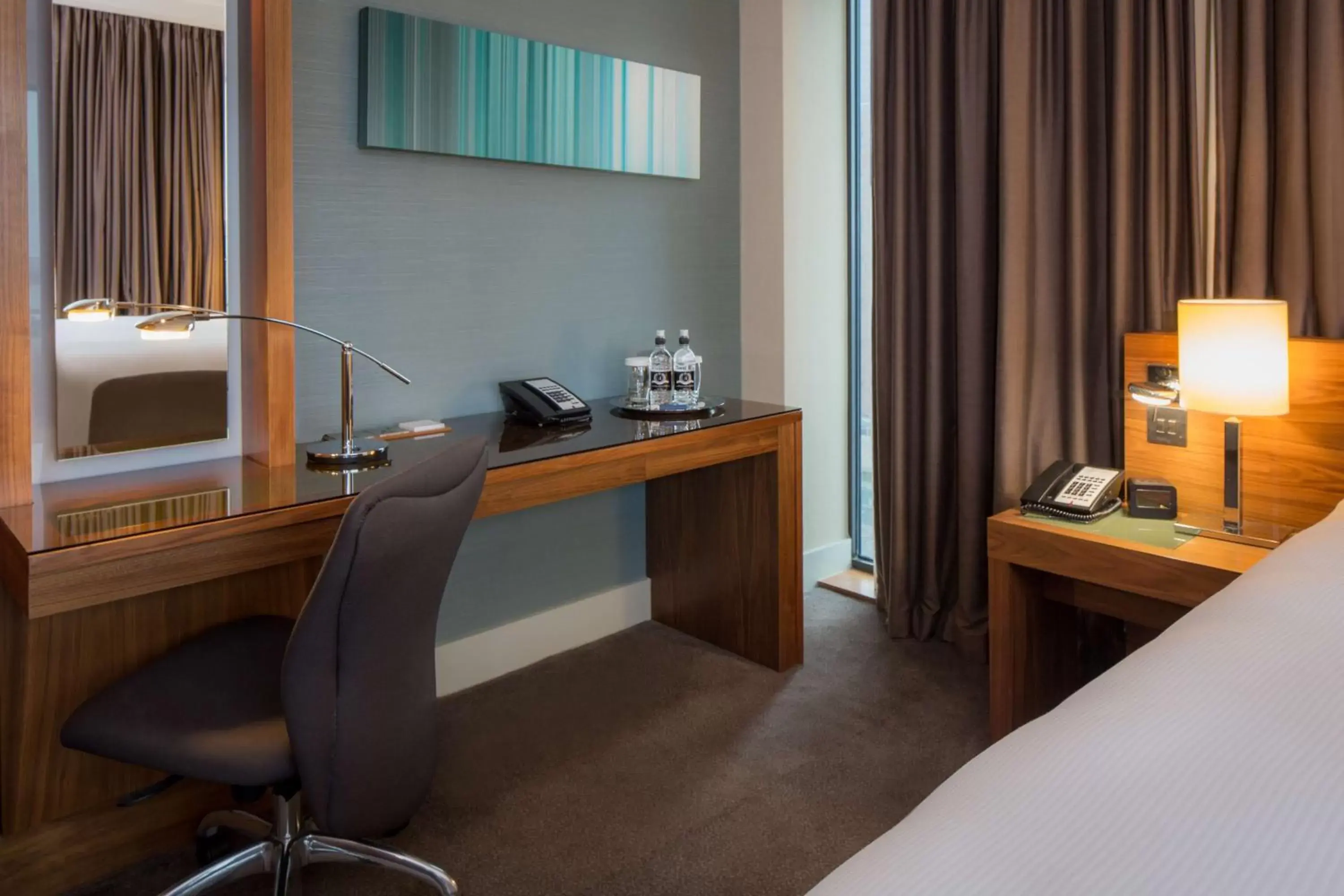 Bed, TV/Entertainment Center in Hilton Liverpool City Centre